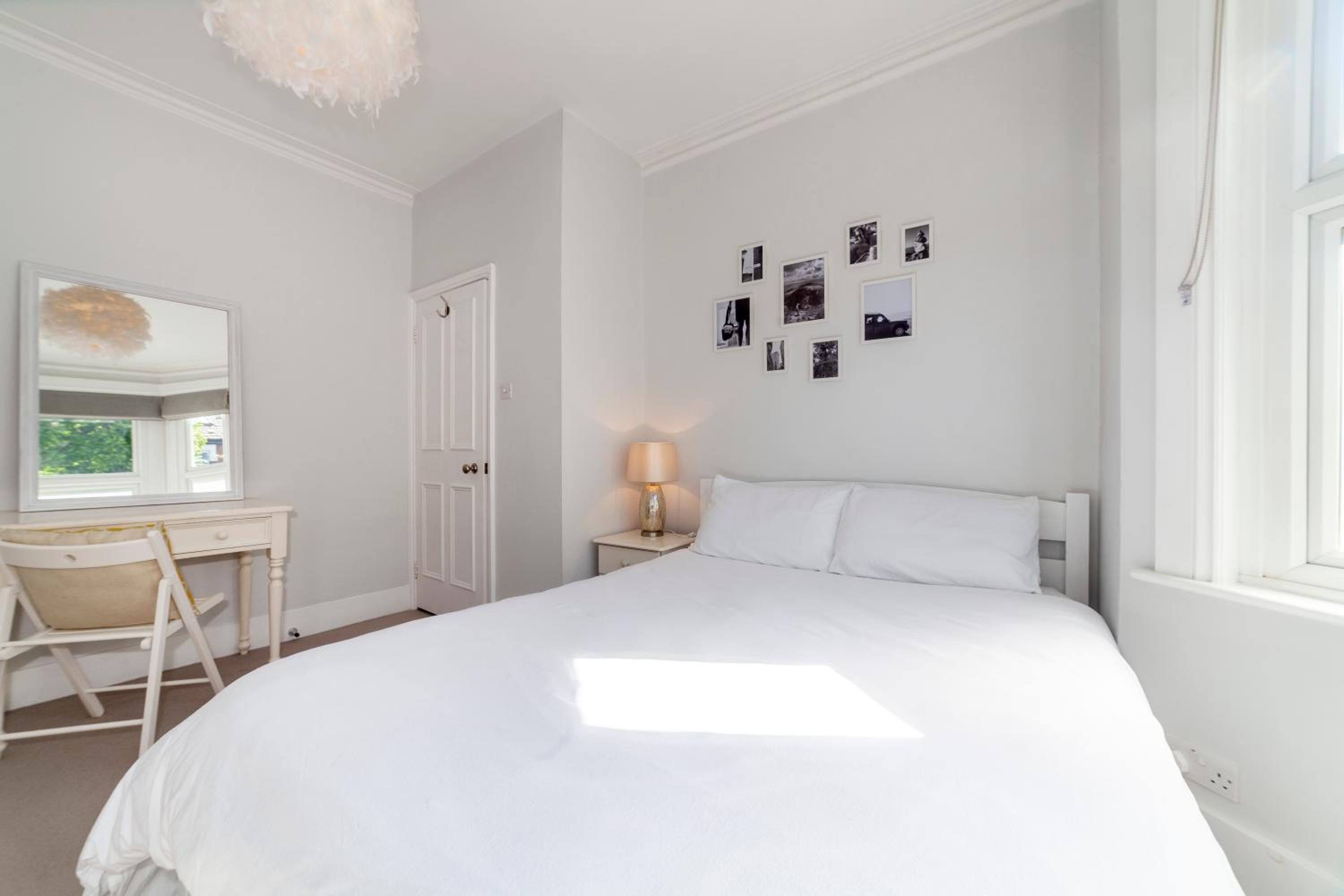 Splendid 2BR wprivate gdn, Fulham