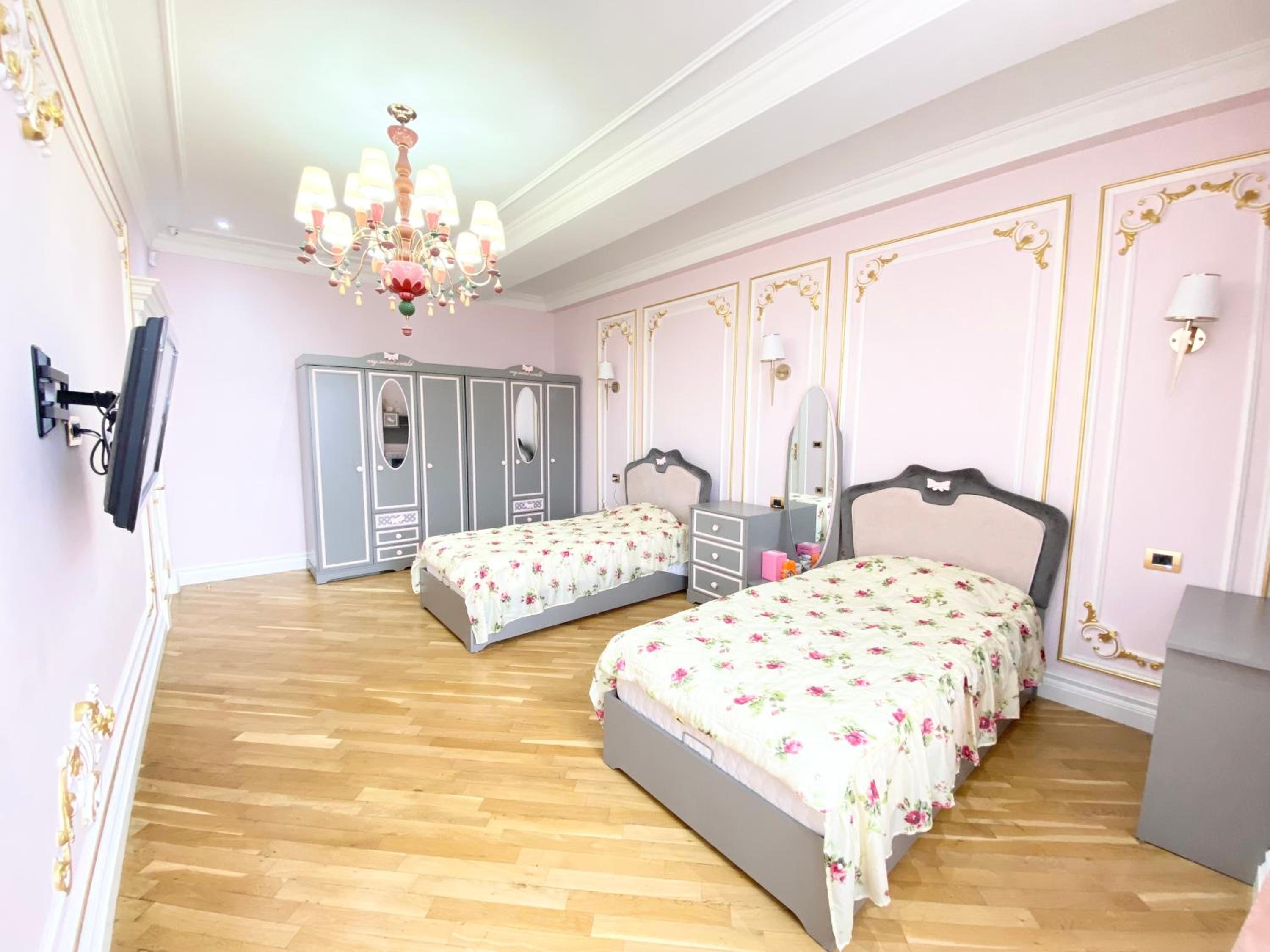 Luxury City Center Apartment