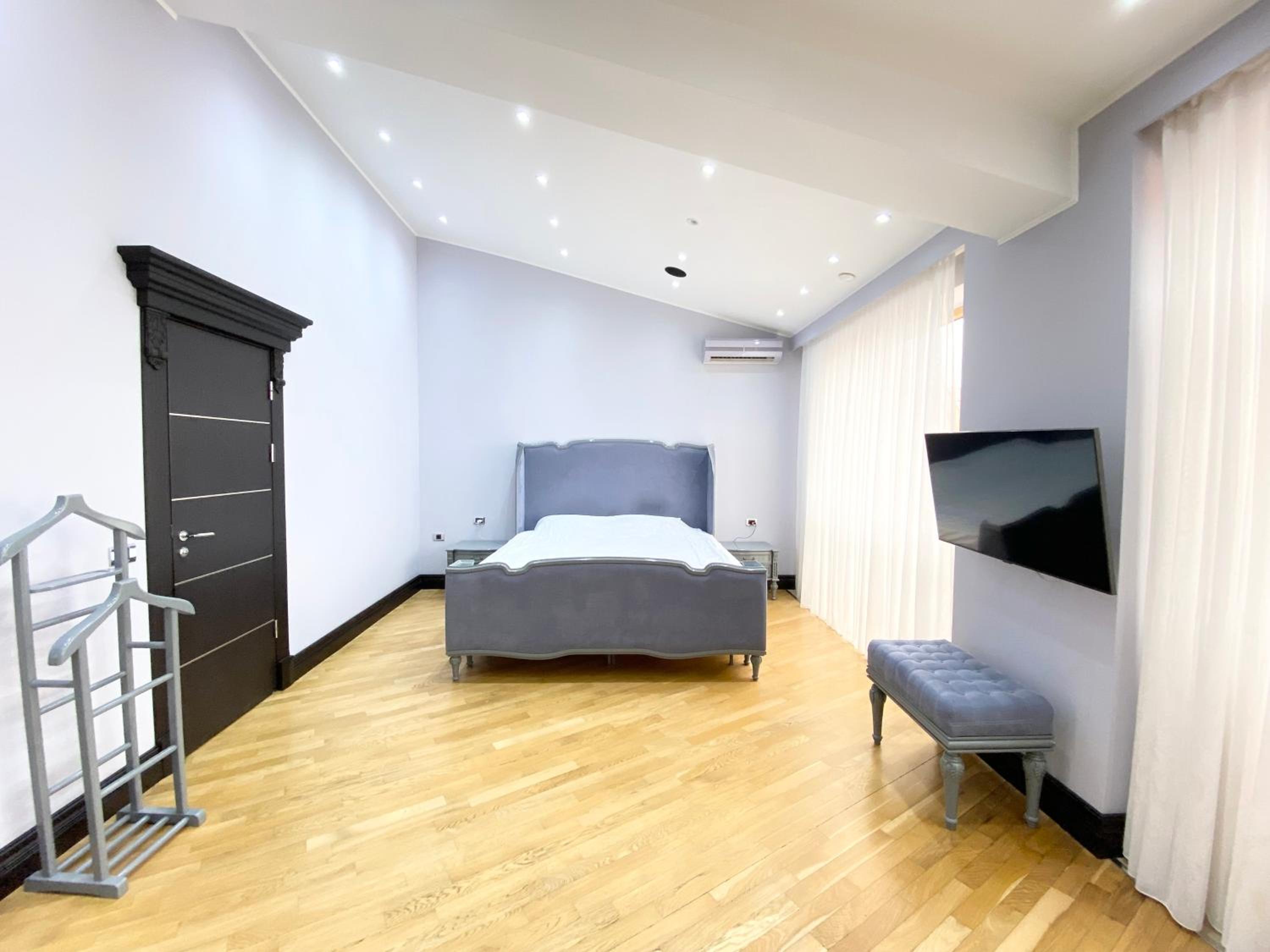 Luxury City Center Apartment