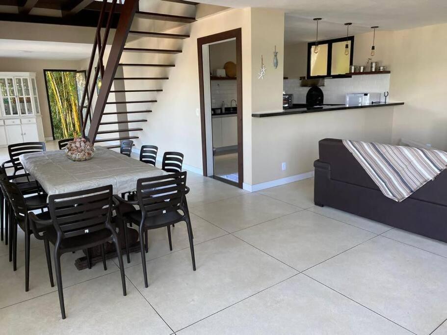 Casa Laranja em Condomínio Pé na Areia