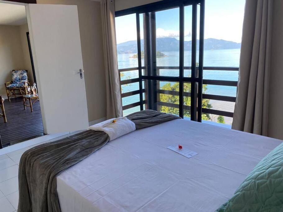 Casa Laranja em Condomínio Pé na Areia