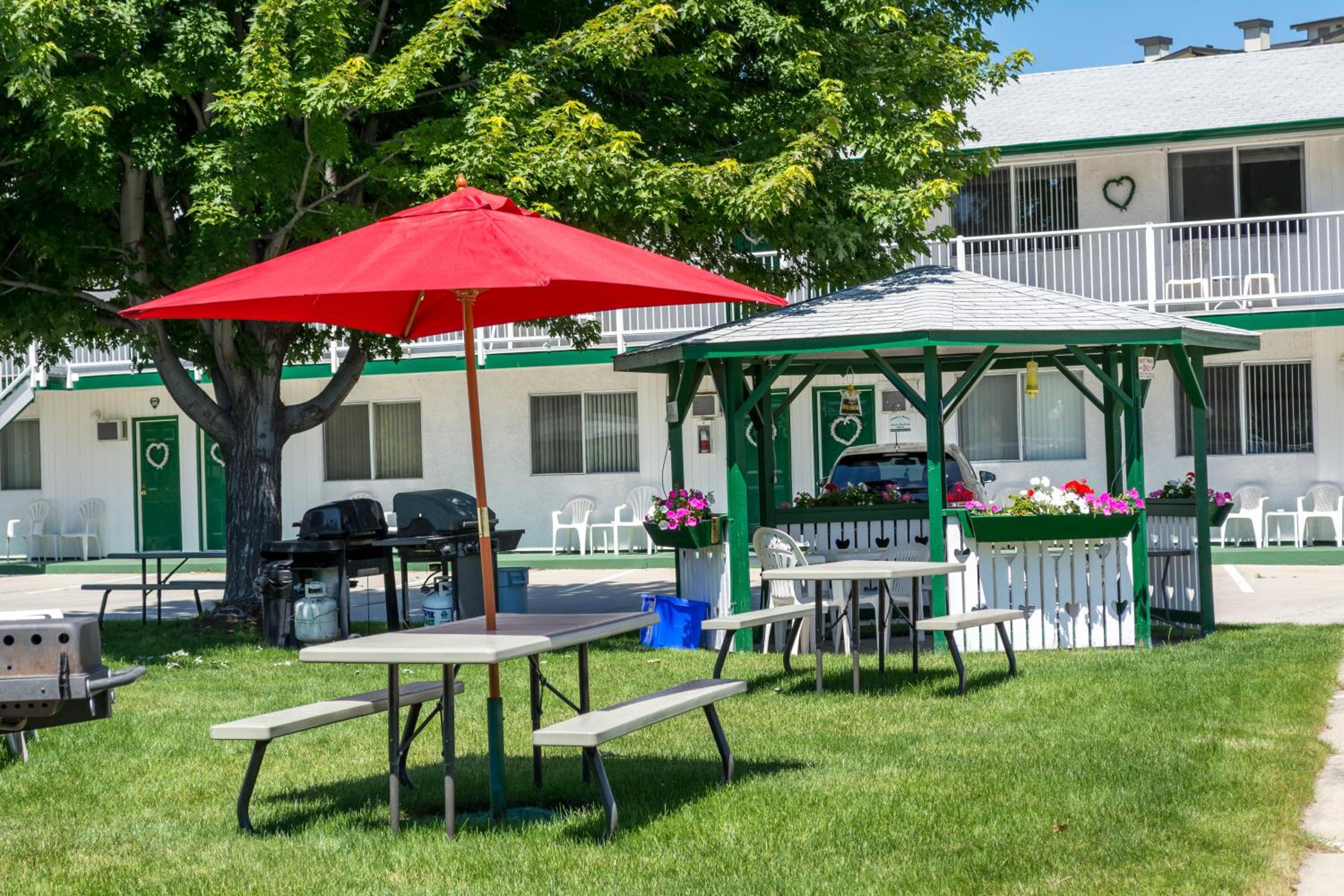 Empire Motel