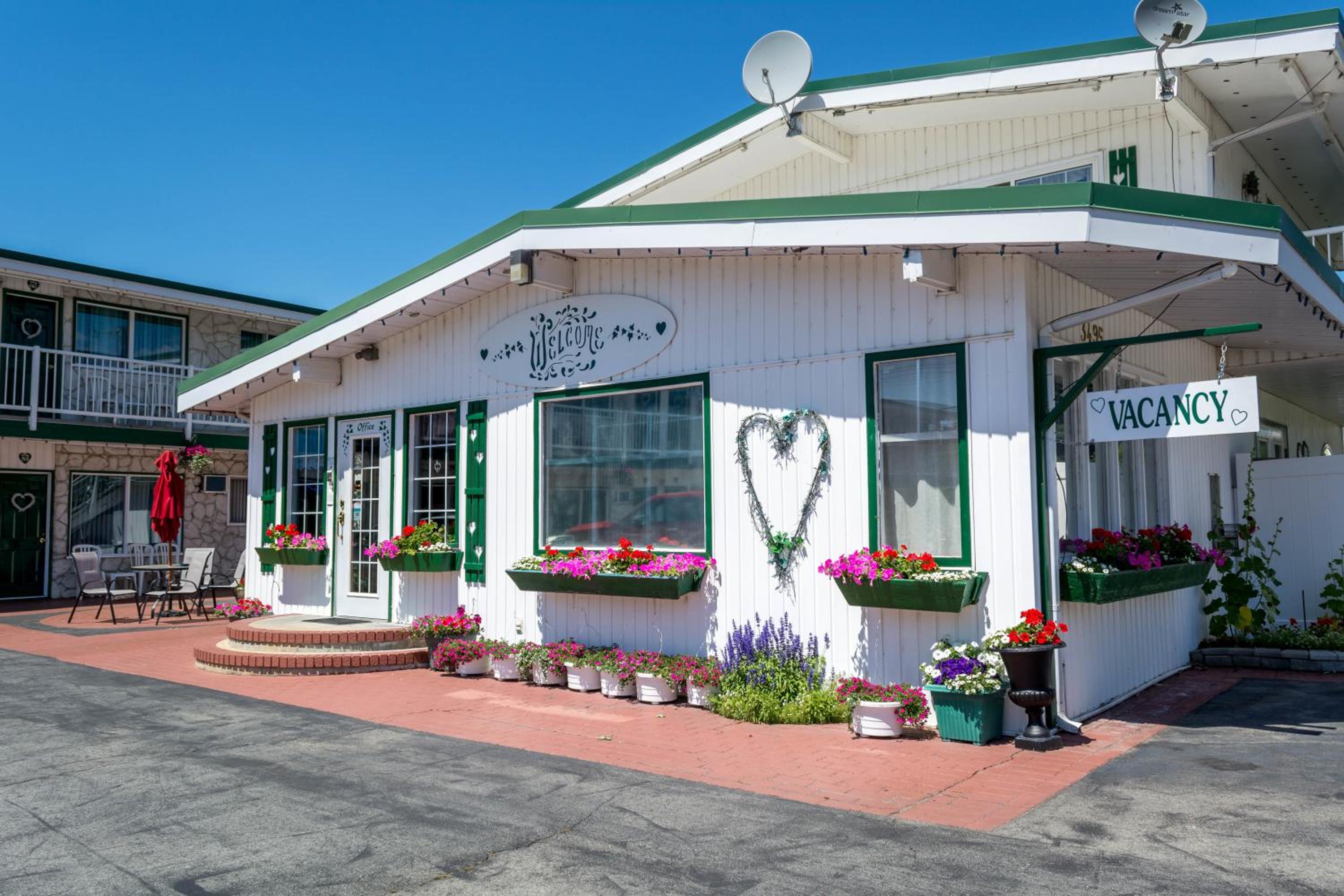 Empire Motel