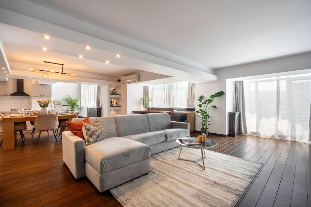 Superb Views 3BR Duplex - 4 Balconies + Parking view 4