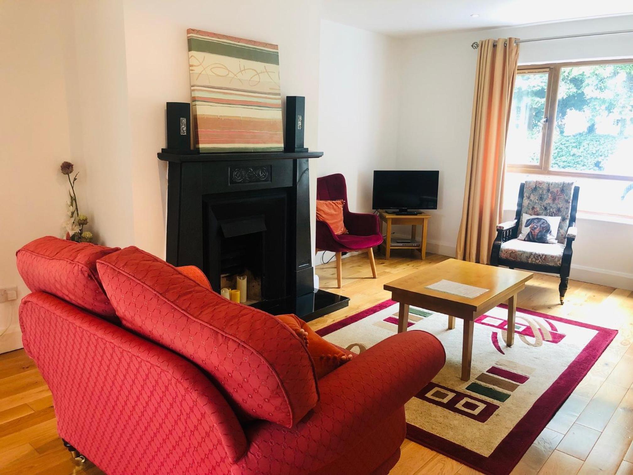 Modern home with 3 bedrooms and 3 bathrooms in Kenmare town view 2