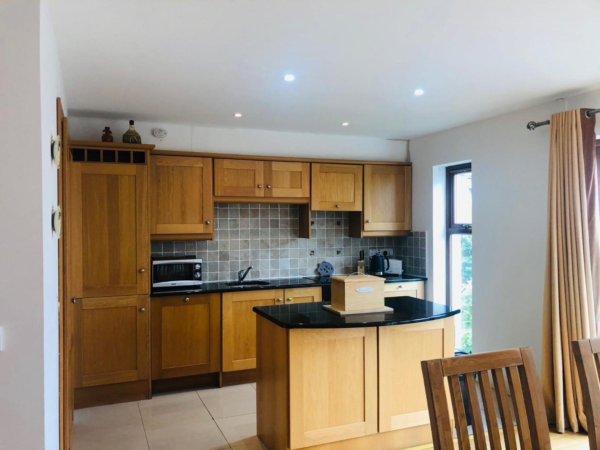 Modern home with 3 bedrooms and 3 bathrooms in Kenmare town view 5