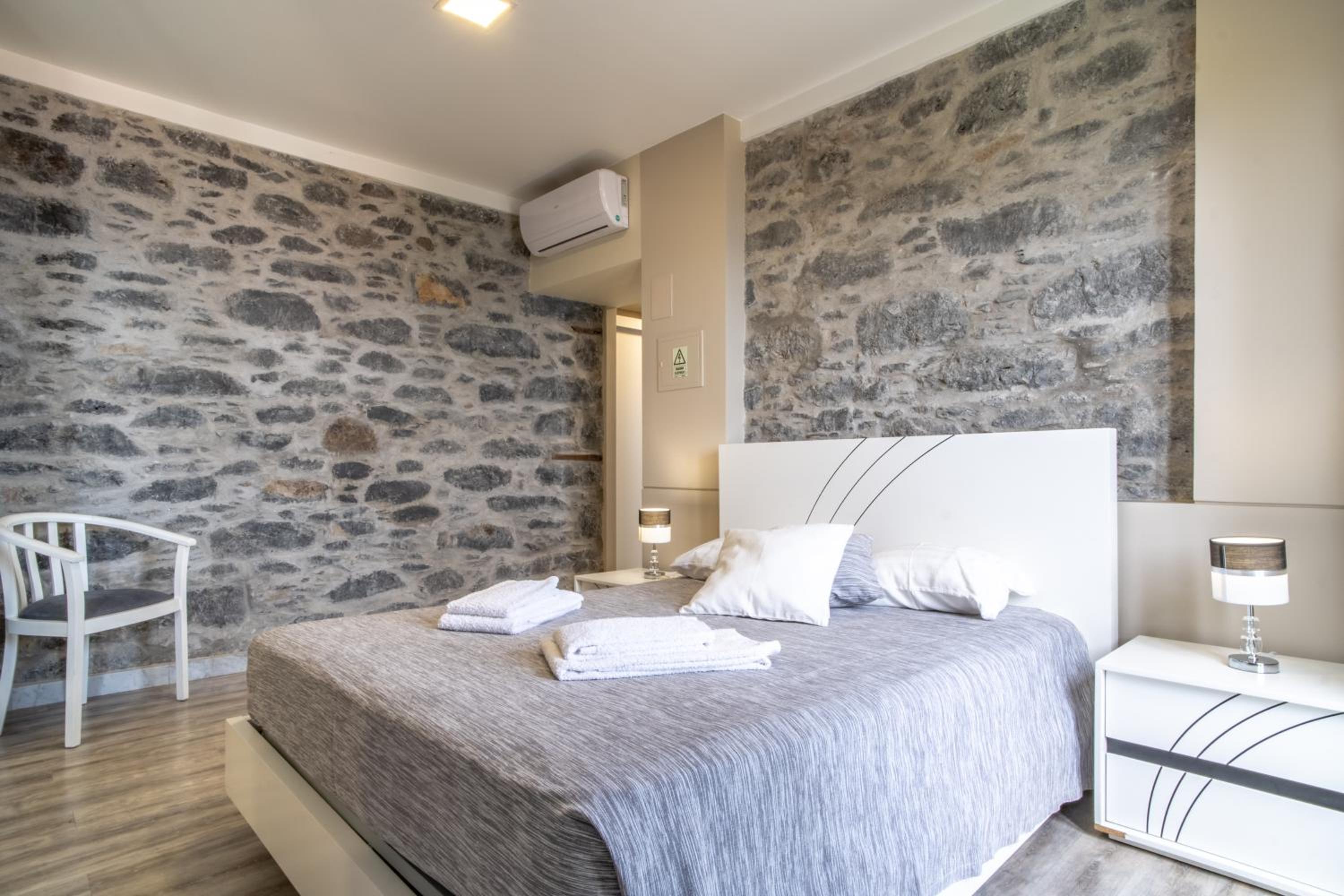 Madeirense Villa in Santa Cruz view 2