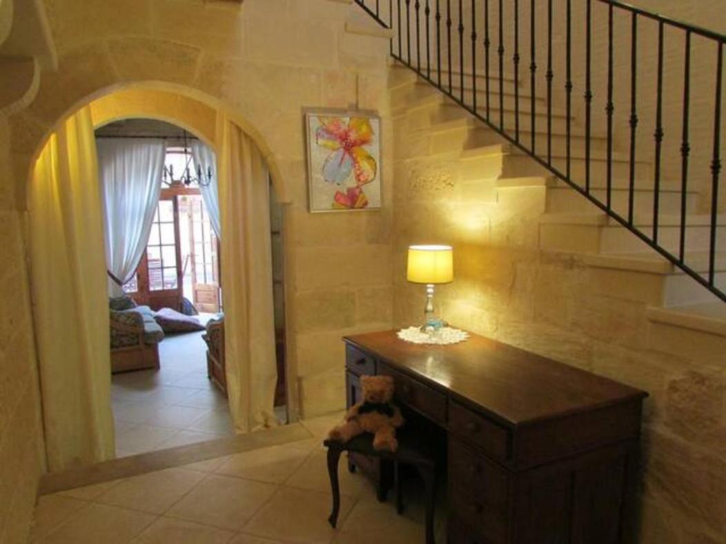 Ta' Sonia Farmhouse with pool in Xaghra view 3