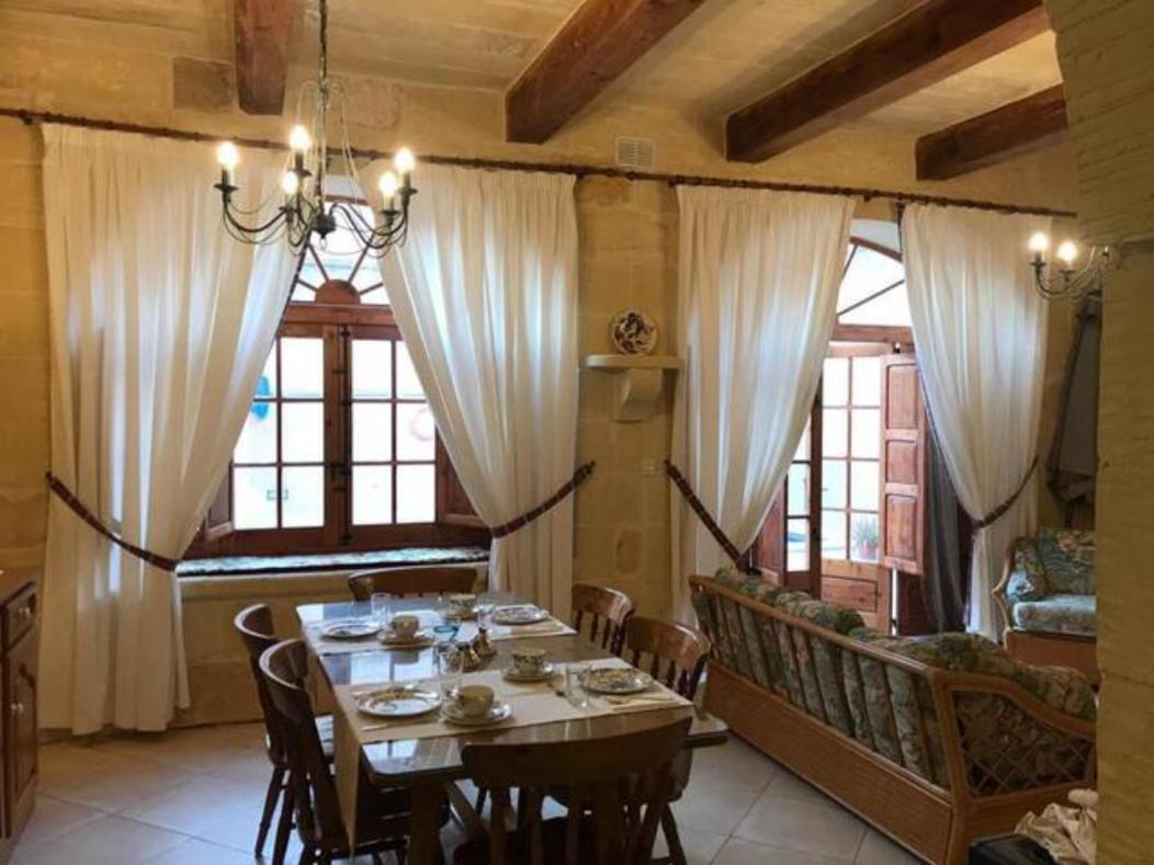 Ta' Sonia Farmhouse with pool in Xaghra view 5
