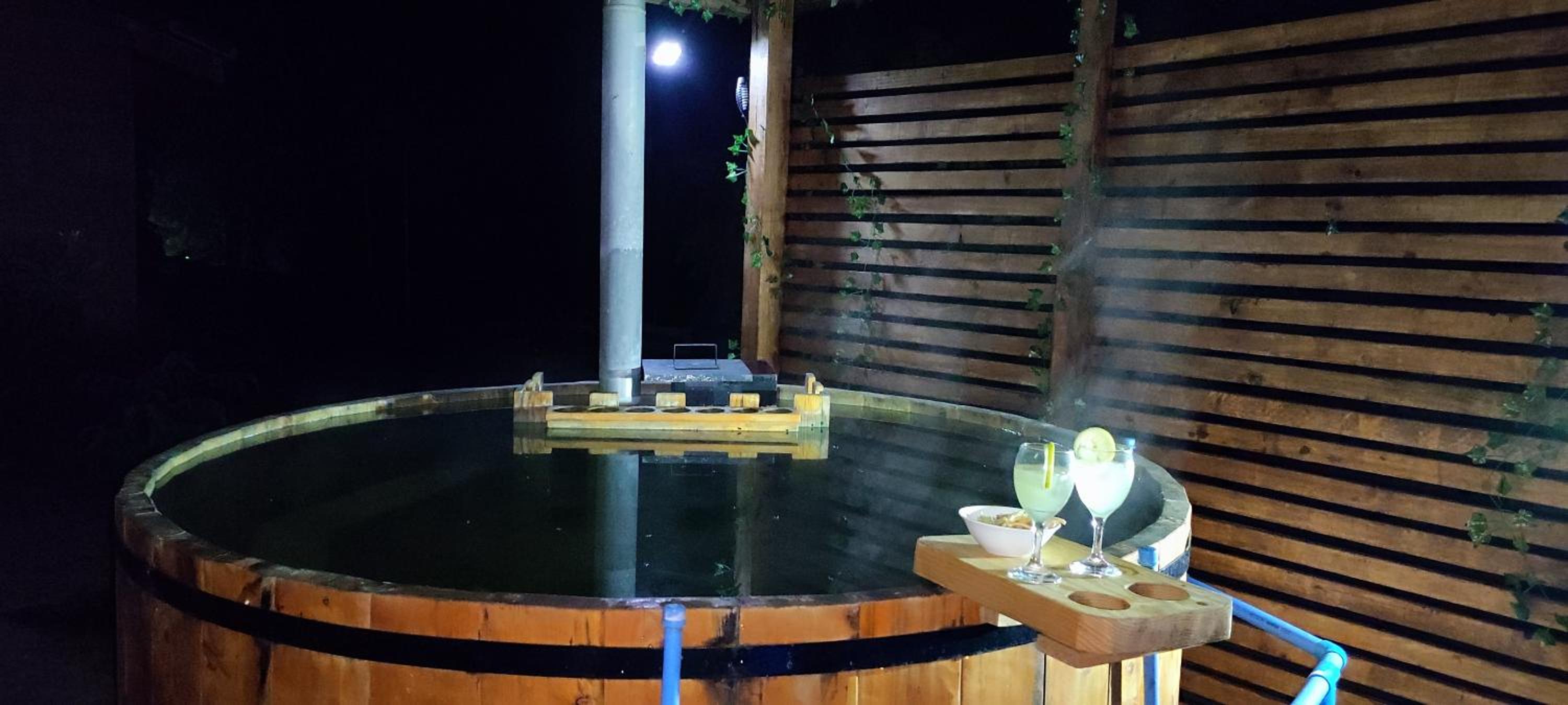 Privada con Piscina y Tinaja.