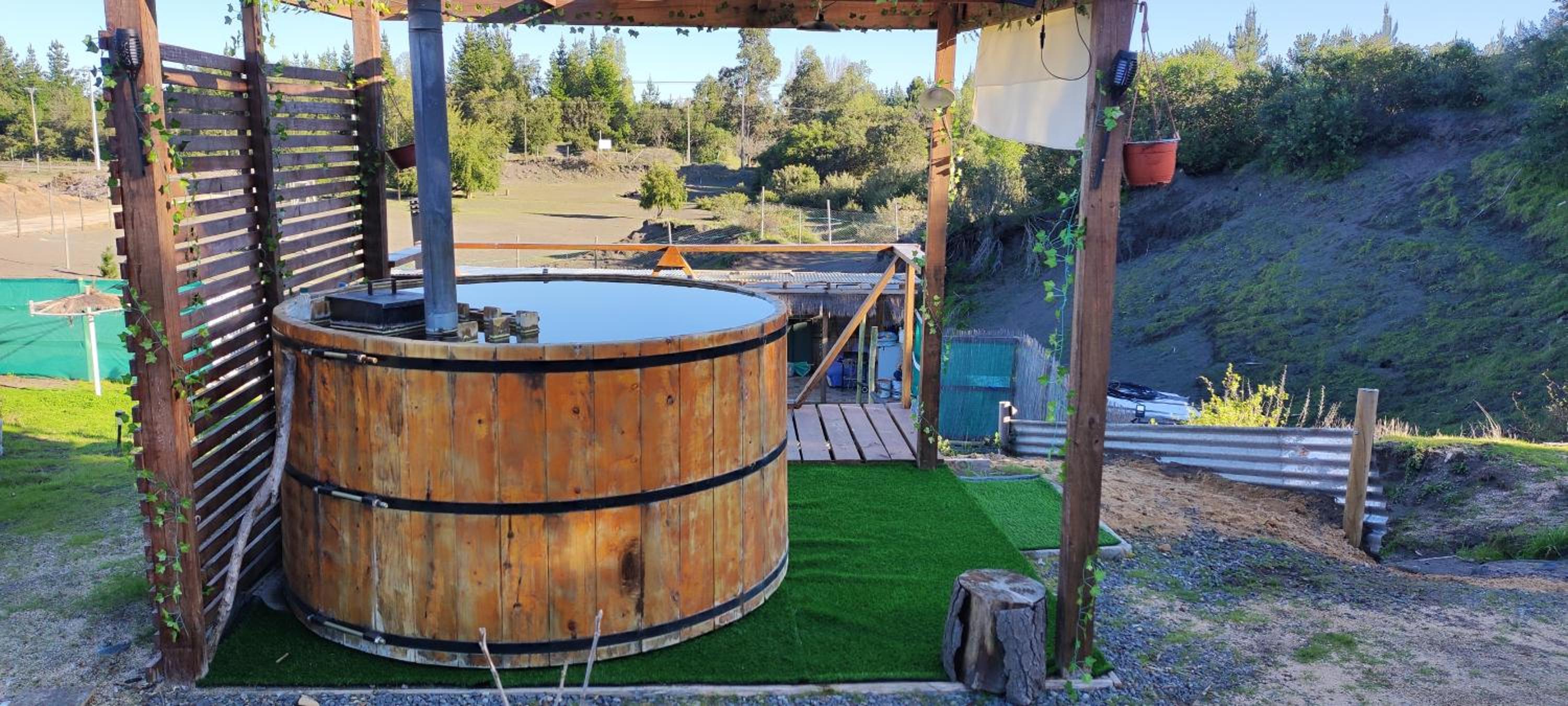 Privada con Piscina y Tinaja.