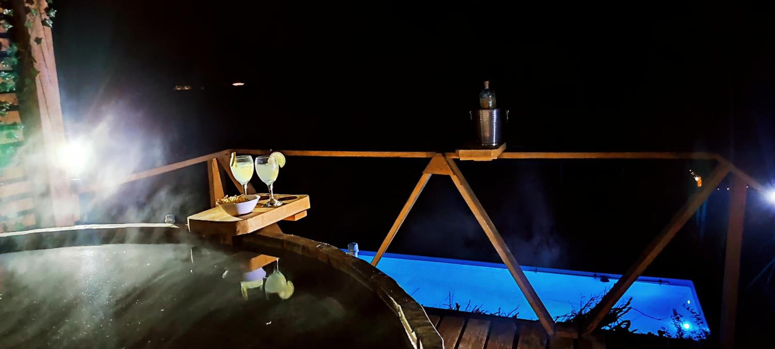 Privada con Piscina y Tinaja.