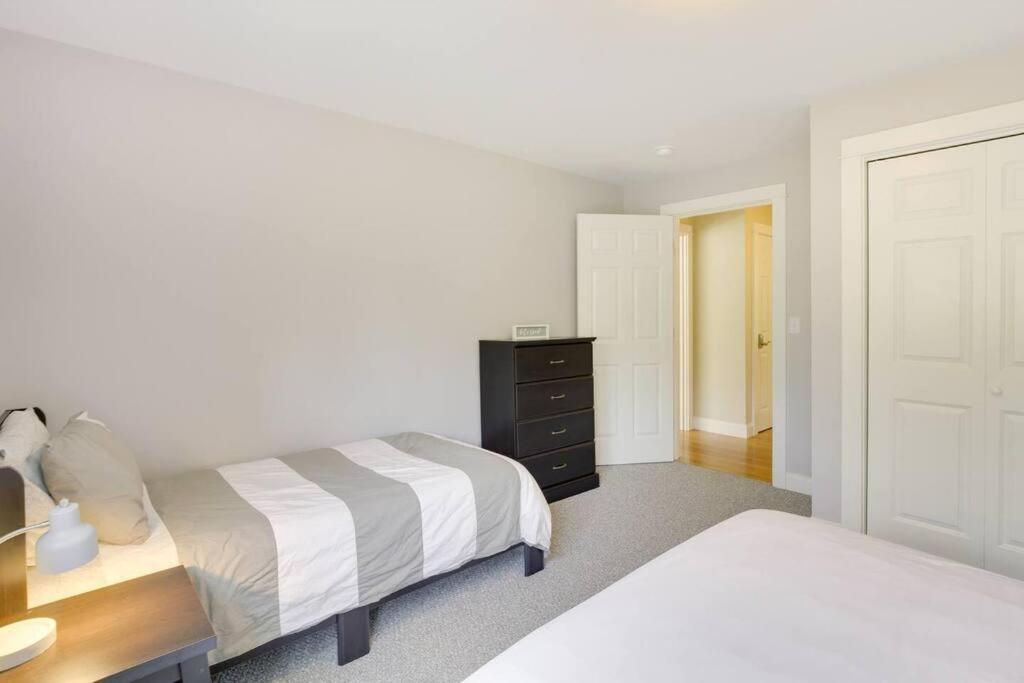 Beautiful Stay in Downtown Freeport view 2