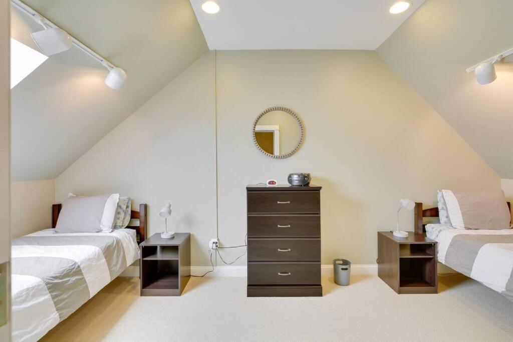 Beautiful Stay in Downtown Freeport view 3