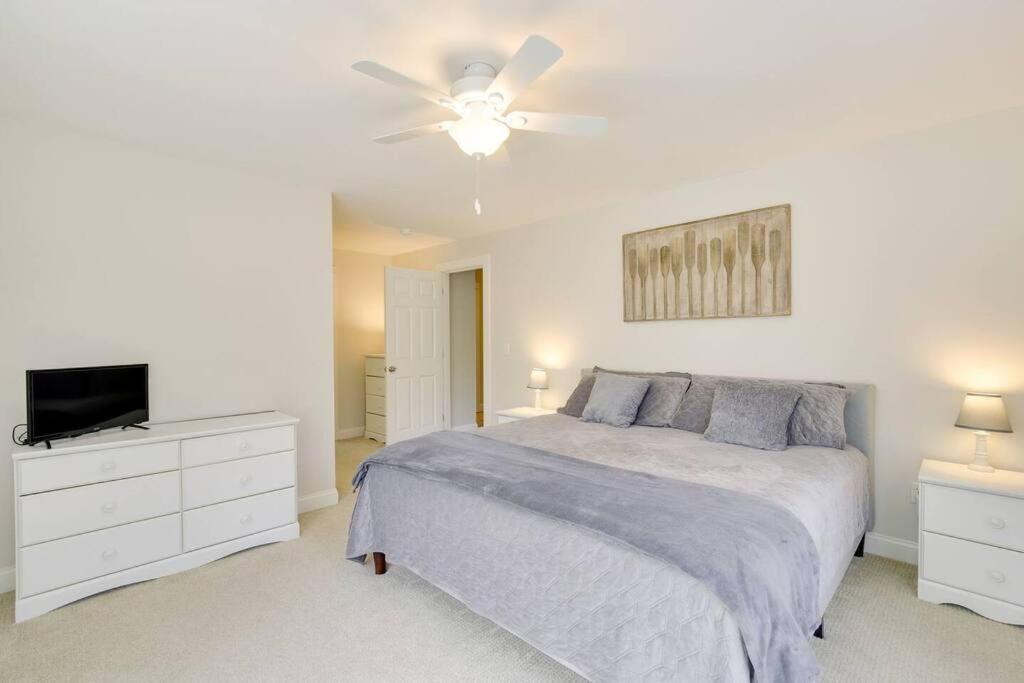 Beautiful Stay in Downtown Freeport view 4