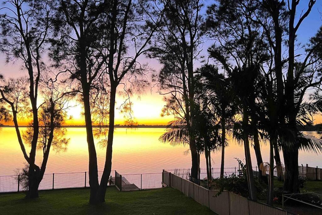 Waterfront Lake House with private jetty
