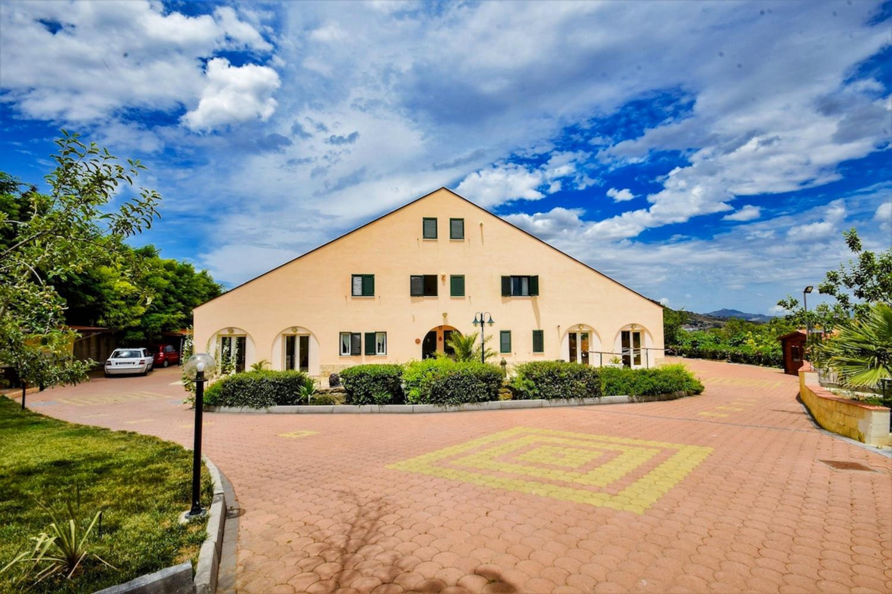 Refined Villa in Enna with Private Pool
