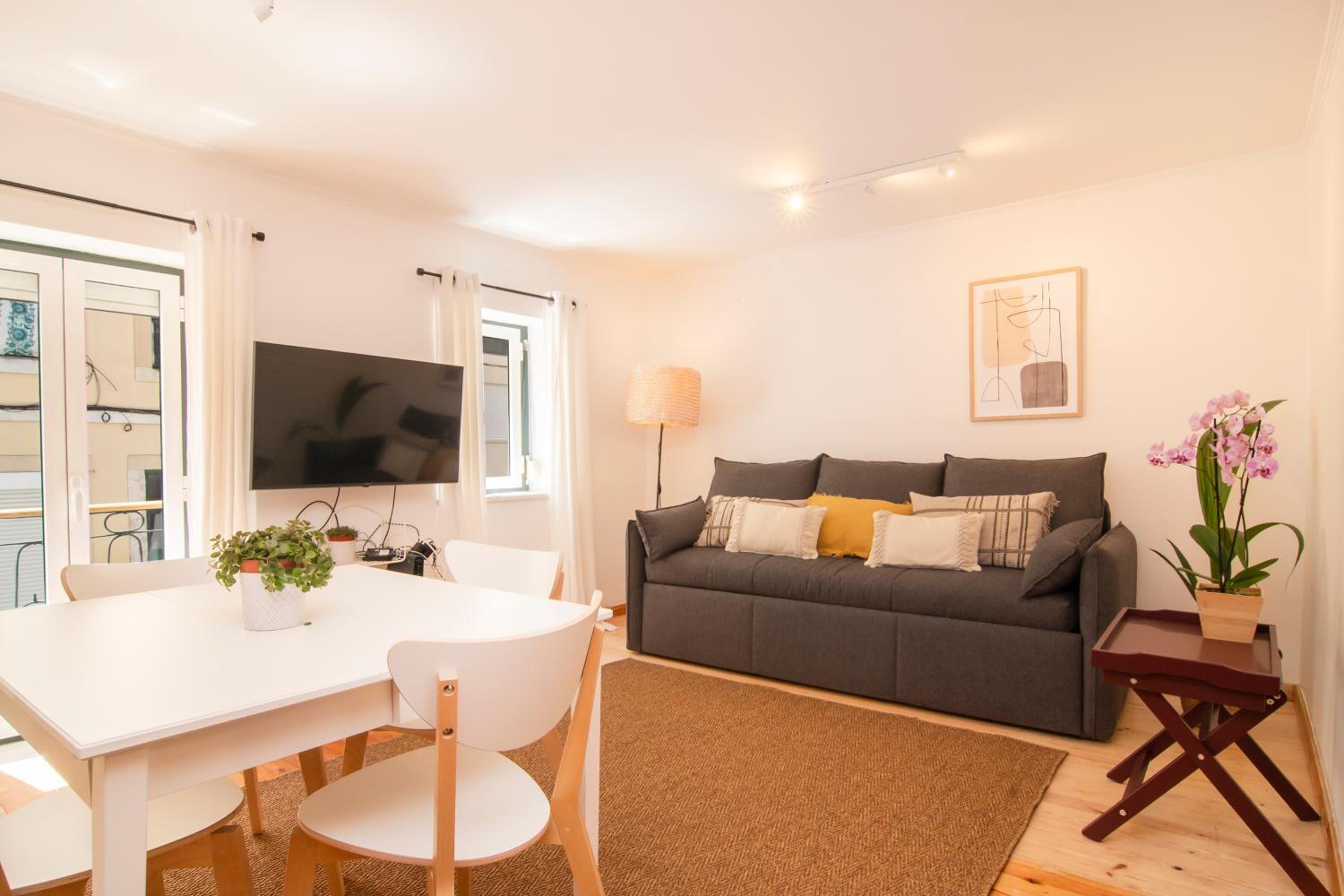 Charming & Peaceful Family Flat view 4