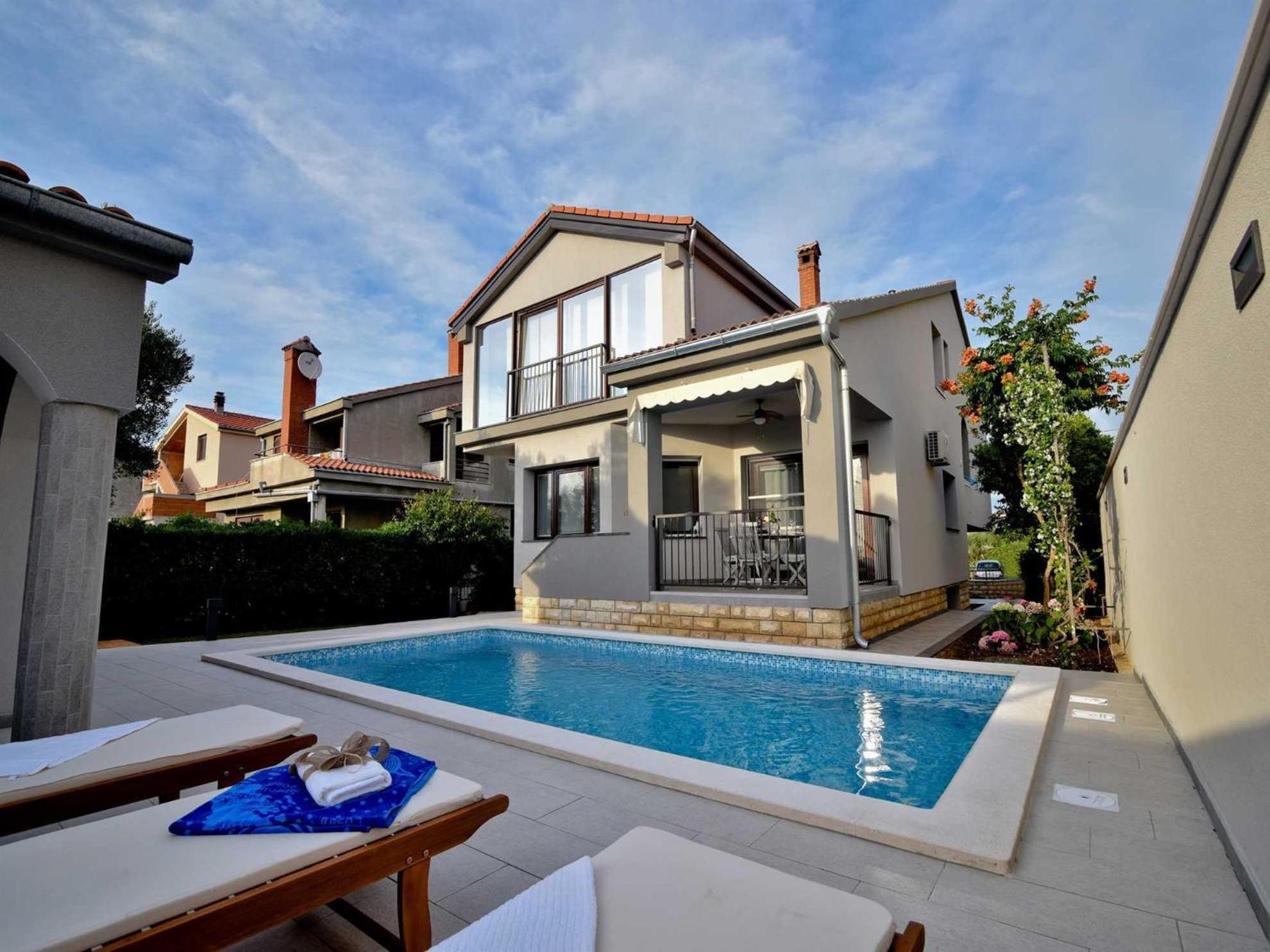 Superior Villa Antea with jacuzzi & pool view 3