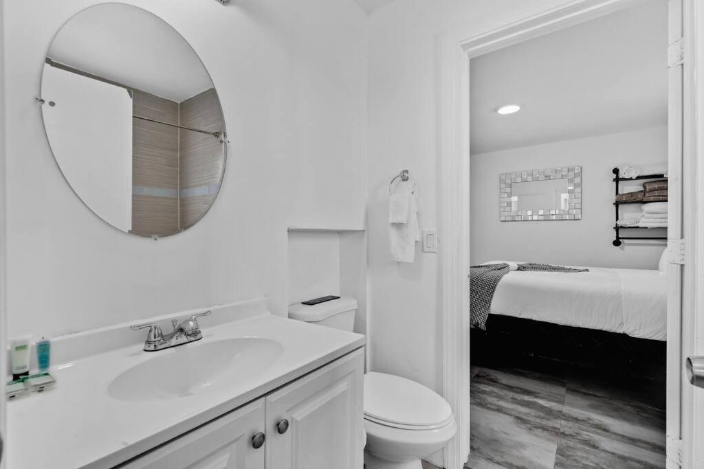 Lovely 2 bedroom Studios-Suite Walking Distance To Ocean view 2
