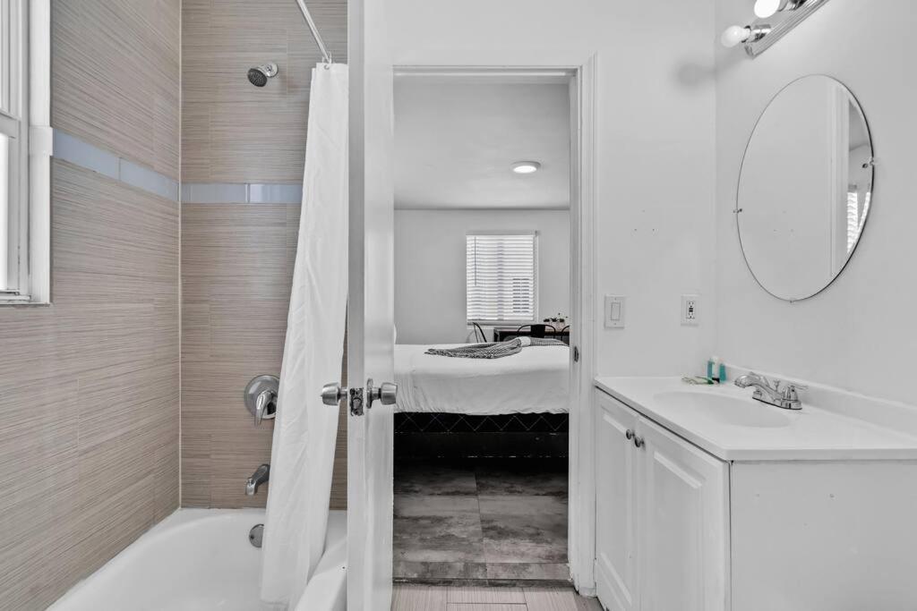 Lovely 2 bedroom Studios-Suite Walking Distance To Ocean view 3
