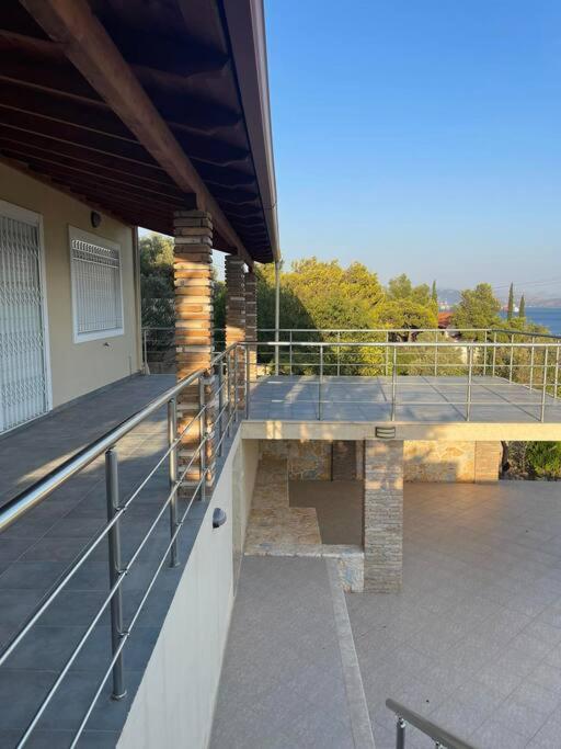 Spacious Villa With a Pool