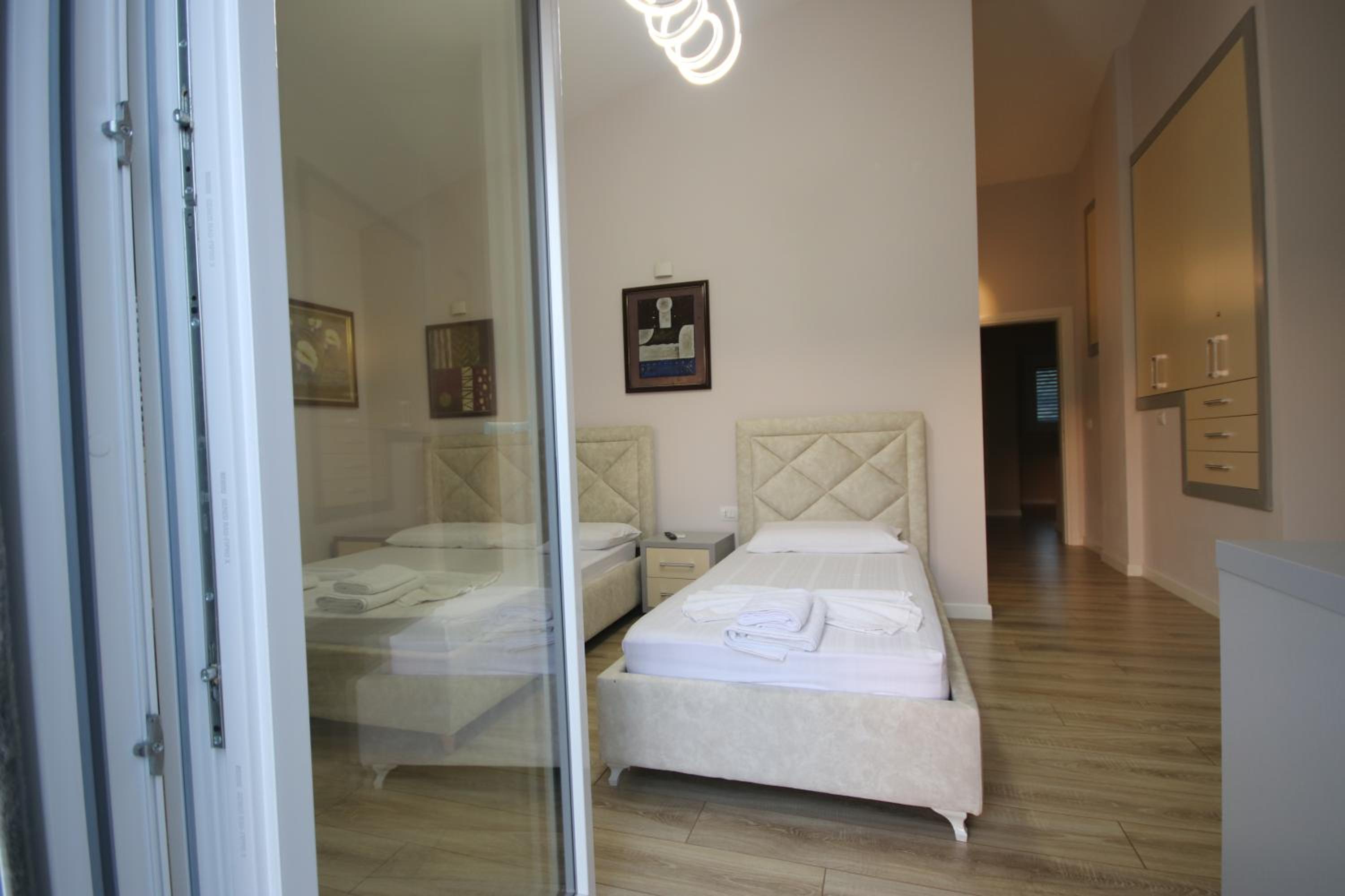 Vila Mario Himare