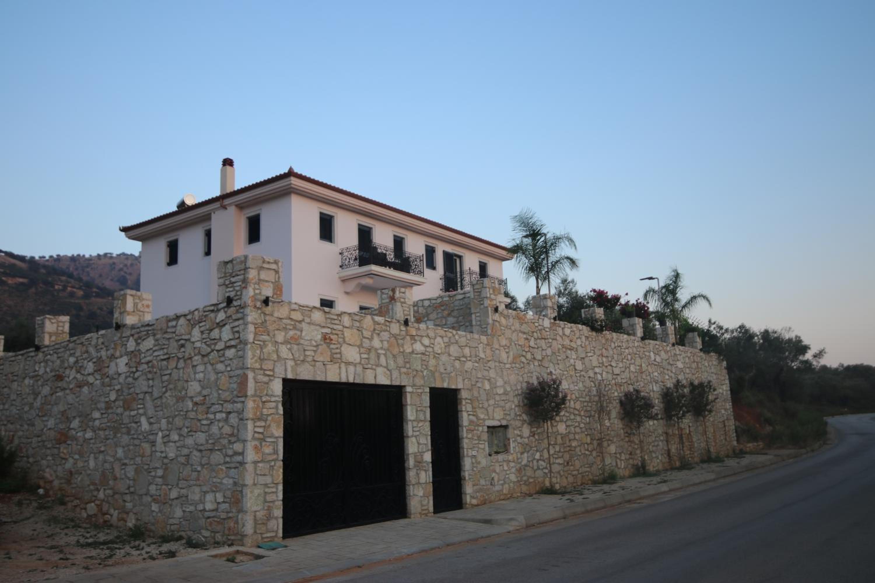 Vila Mario Himare