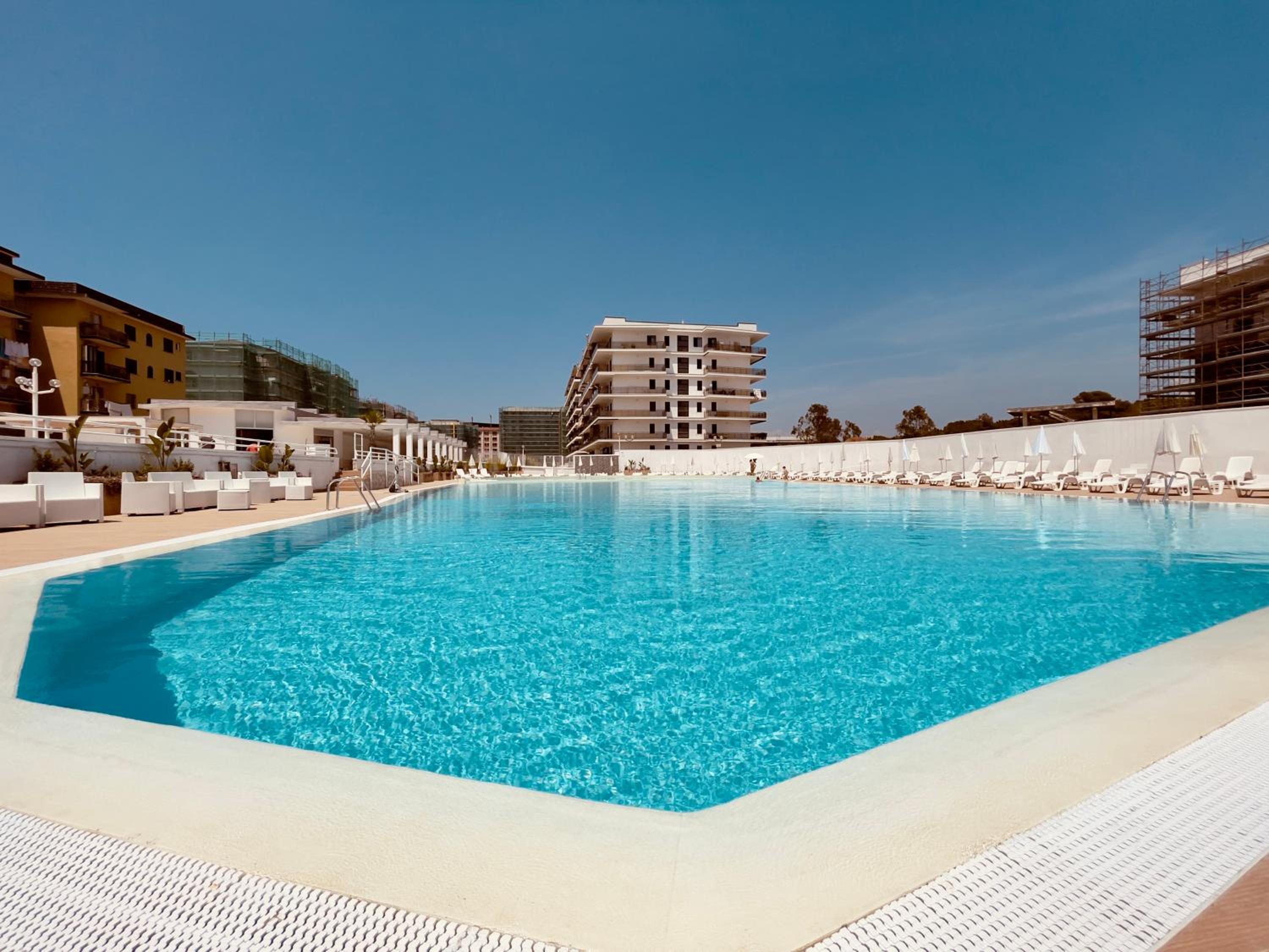 Demetra Seafront Apartment - Parking & Pool photo 4