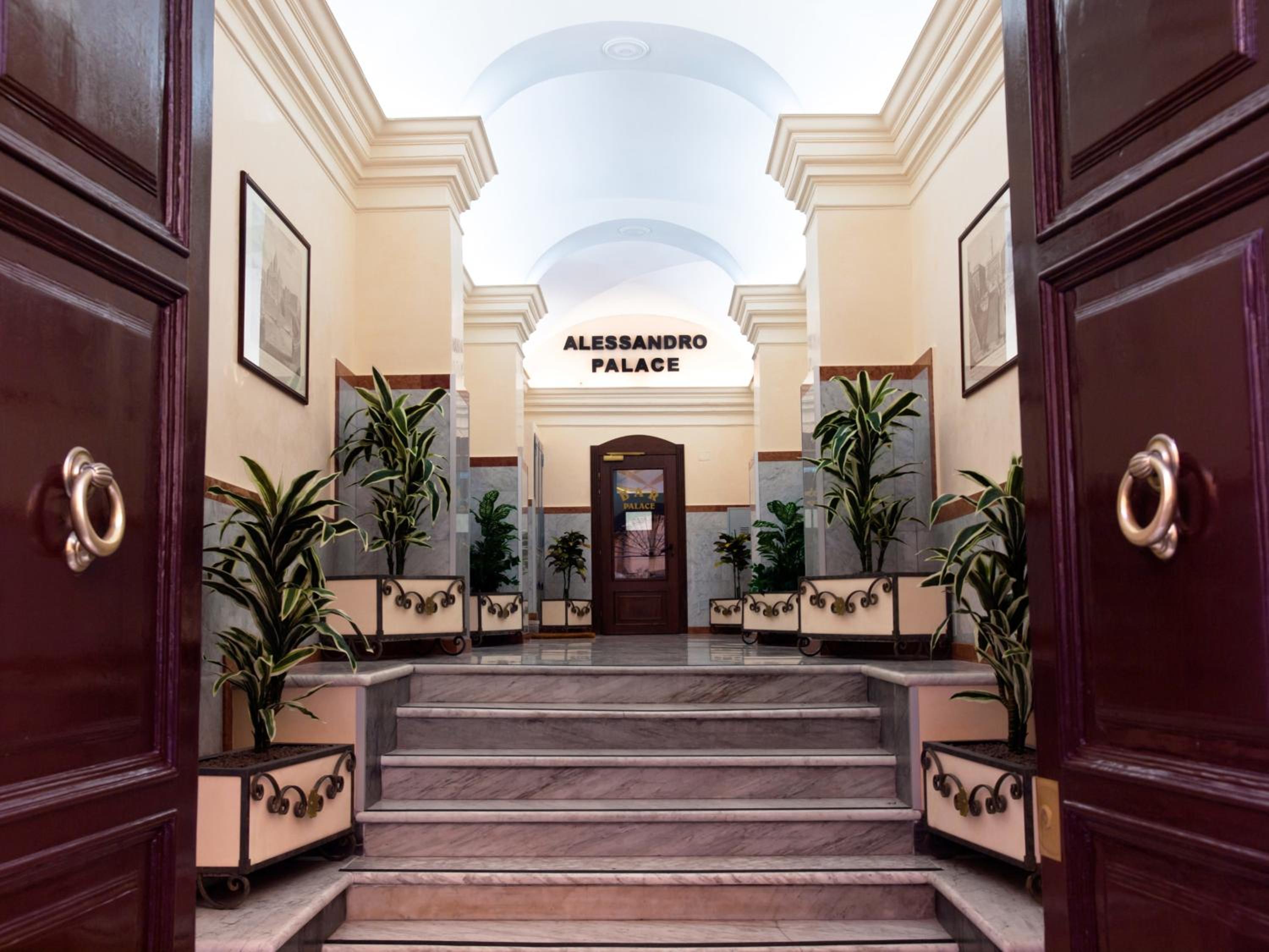 Alessandro Palace & Bar