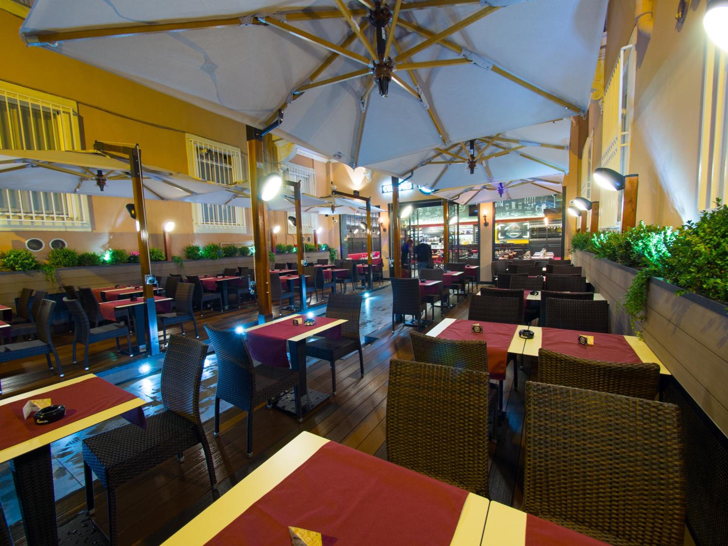 Alessandro Palace & Bar