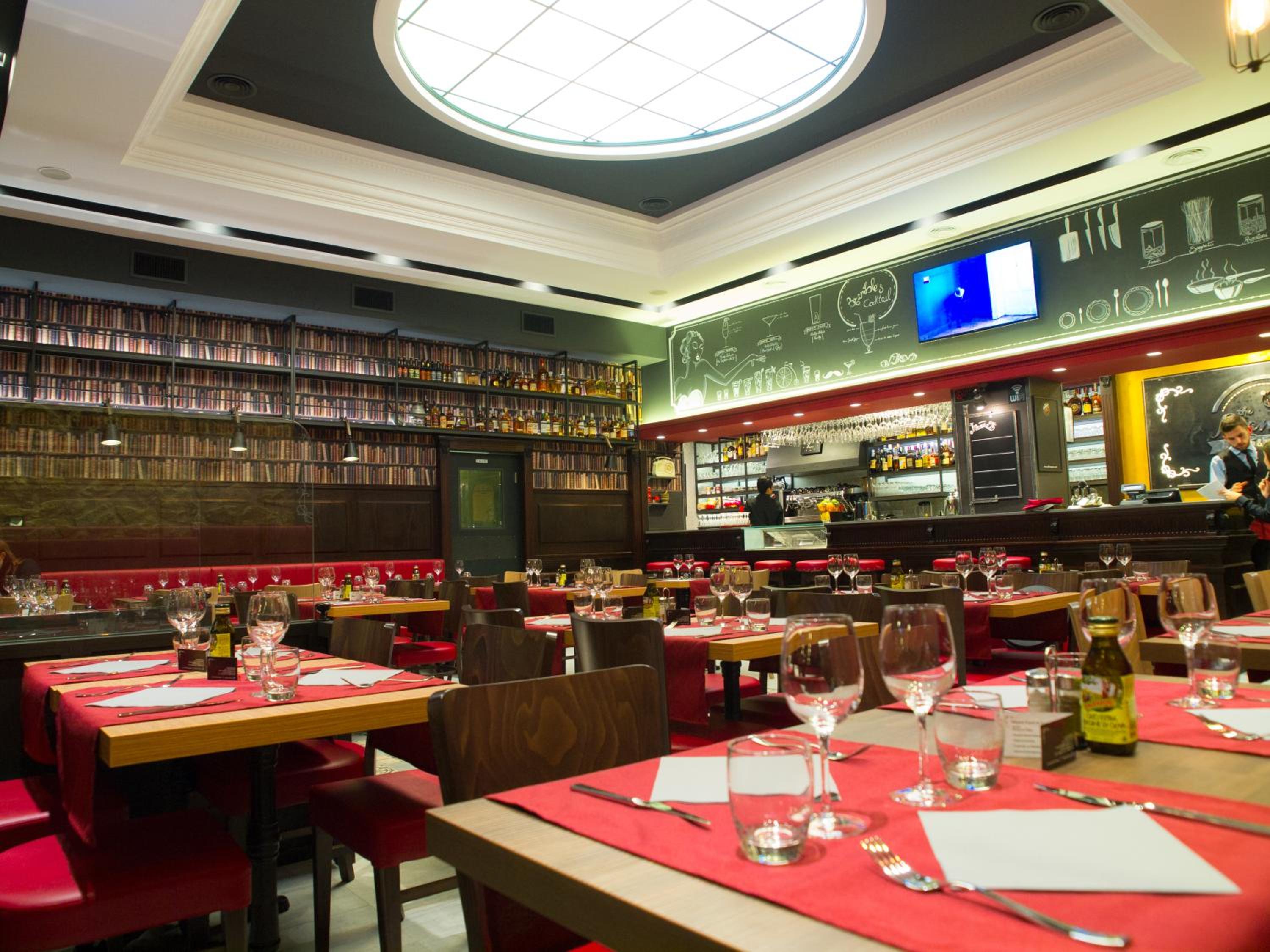 Alessandro Palace & Bar
