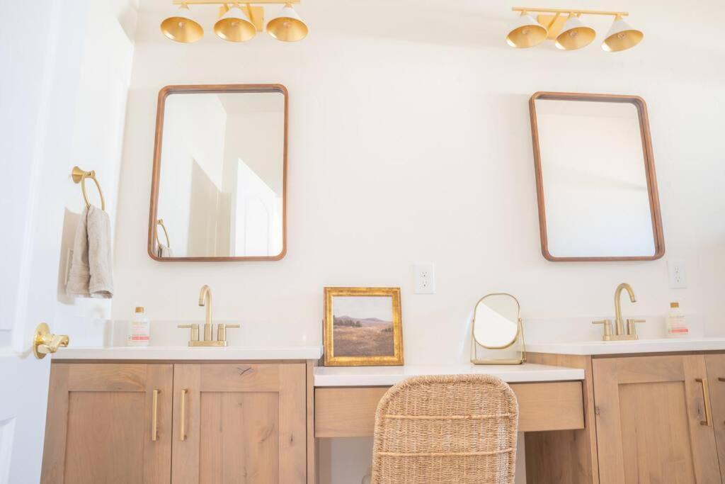 Rustic Gold Retreat view 3