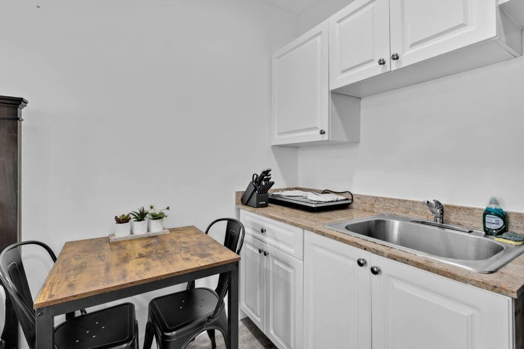 Lovely Studio Walking Distance To Ocean - Suite 7 view 2
