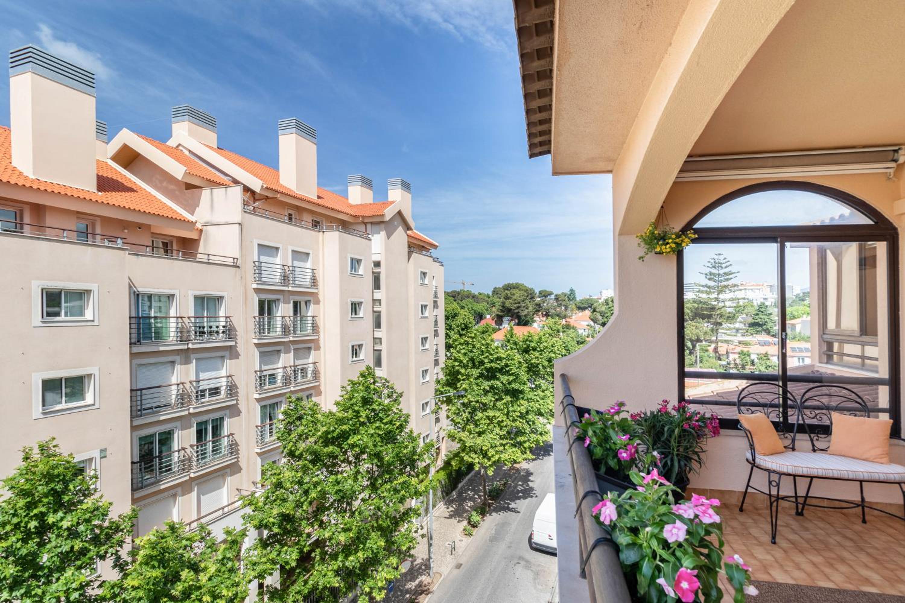 Central Cascais Apartment with private parking view 5