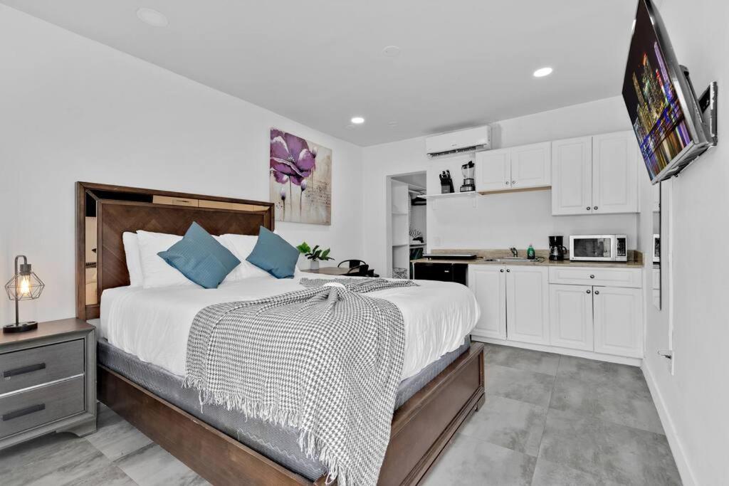 Lovely Studio Walking Distance To Ocean - Suite 8 view 2