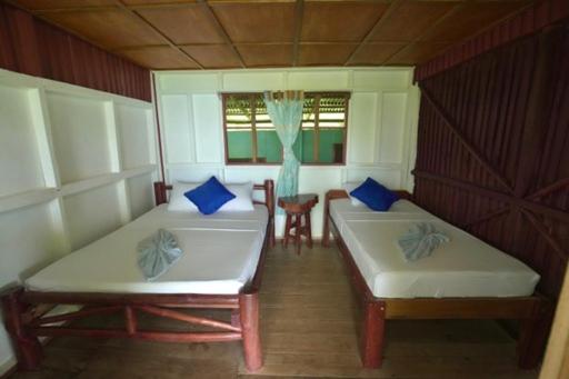 Cabinas vista isla del caño corcovado