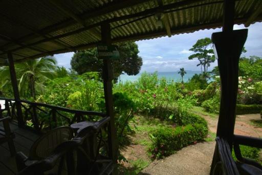 Cabinas vista isla del caño corcovado