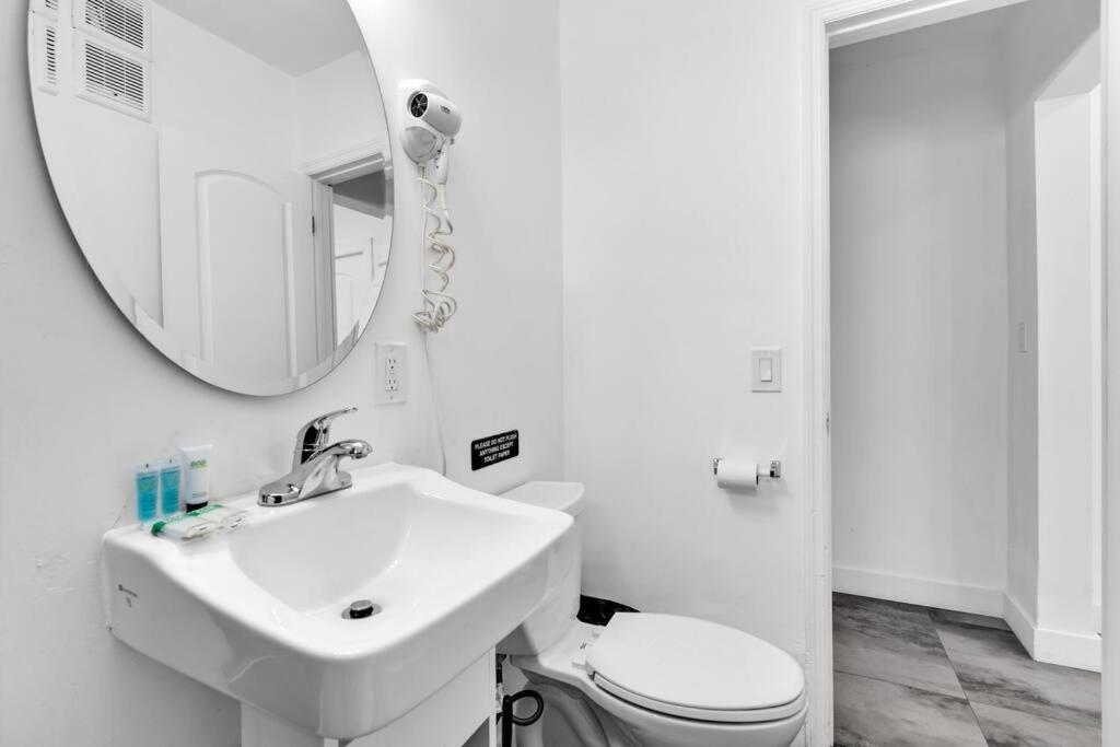Lovely 1 Bedroom Walking Distance To Ocean - Suite 9 view 4