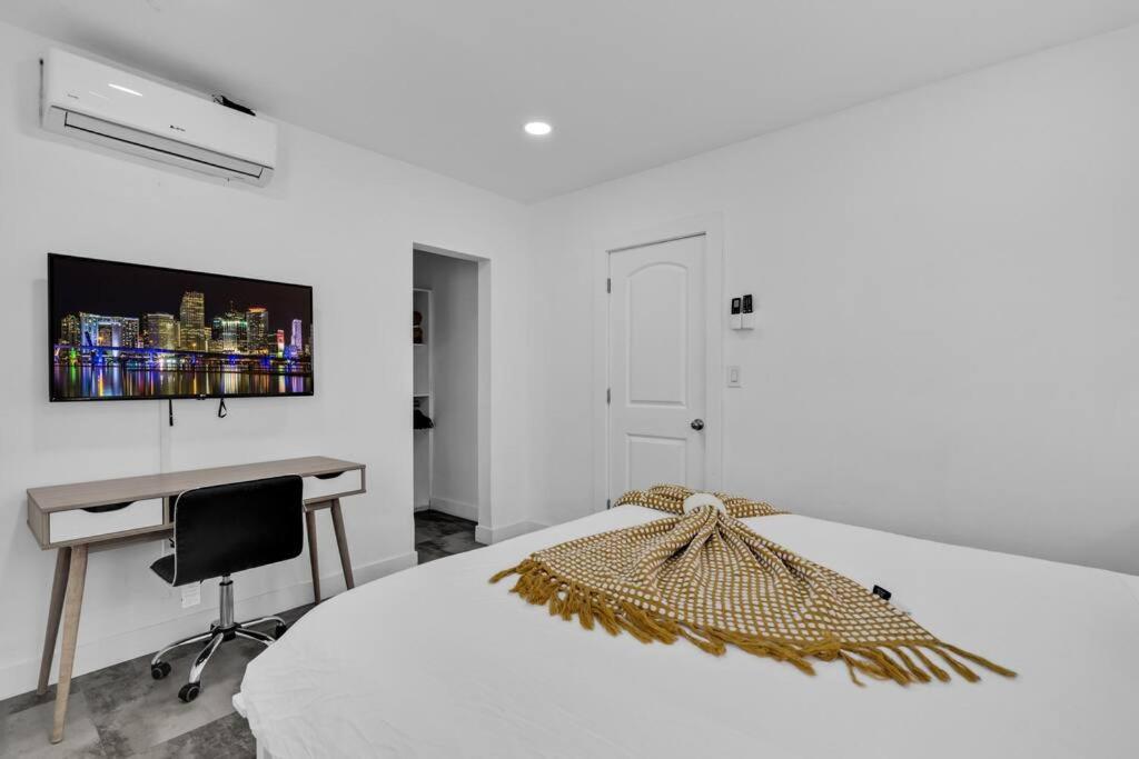 Lovely 1 Bedroom Walking Distance To Ocean - Suite 9 view 5