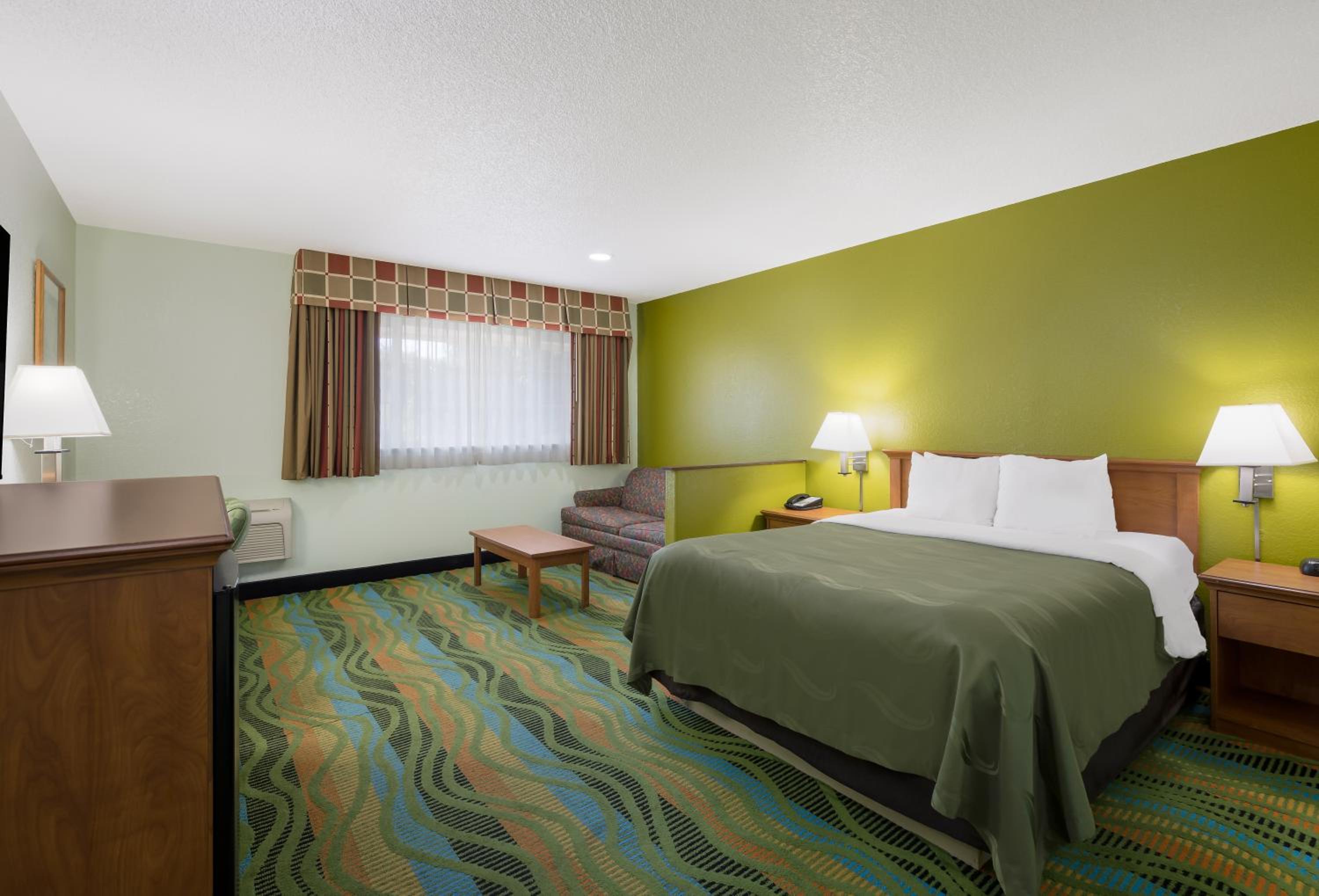Medford Vacations - Quality Inn Suites Medford Airport - Property Image 42