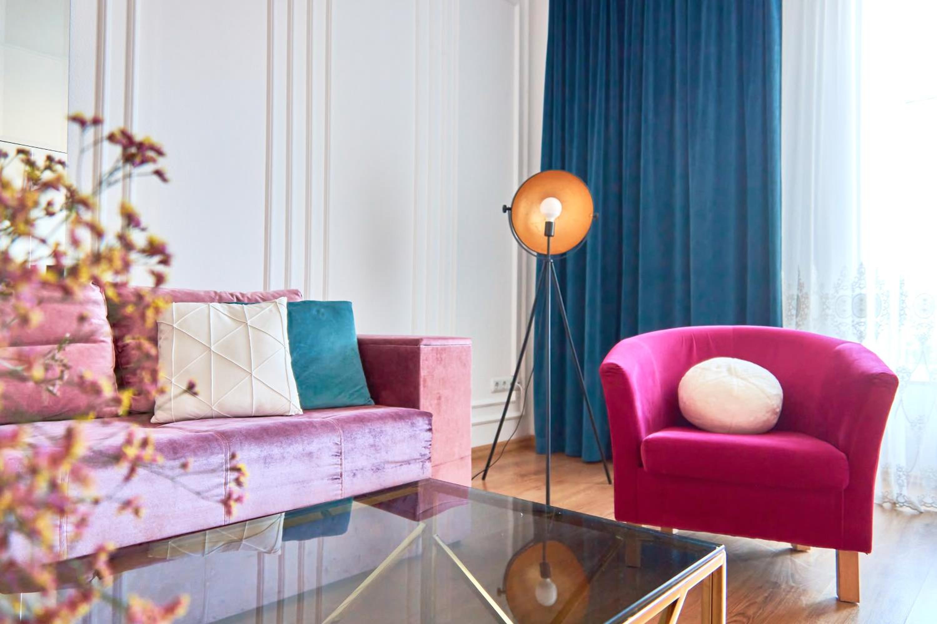 Elegant Lux Apartment in central square view 3