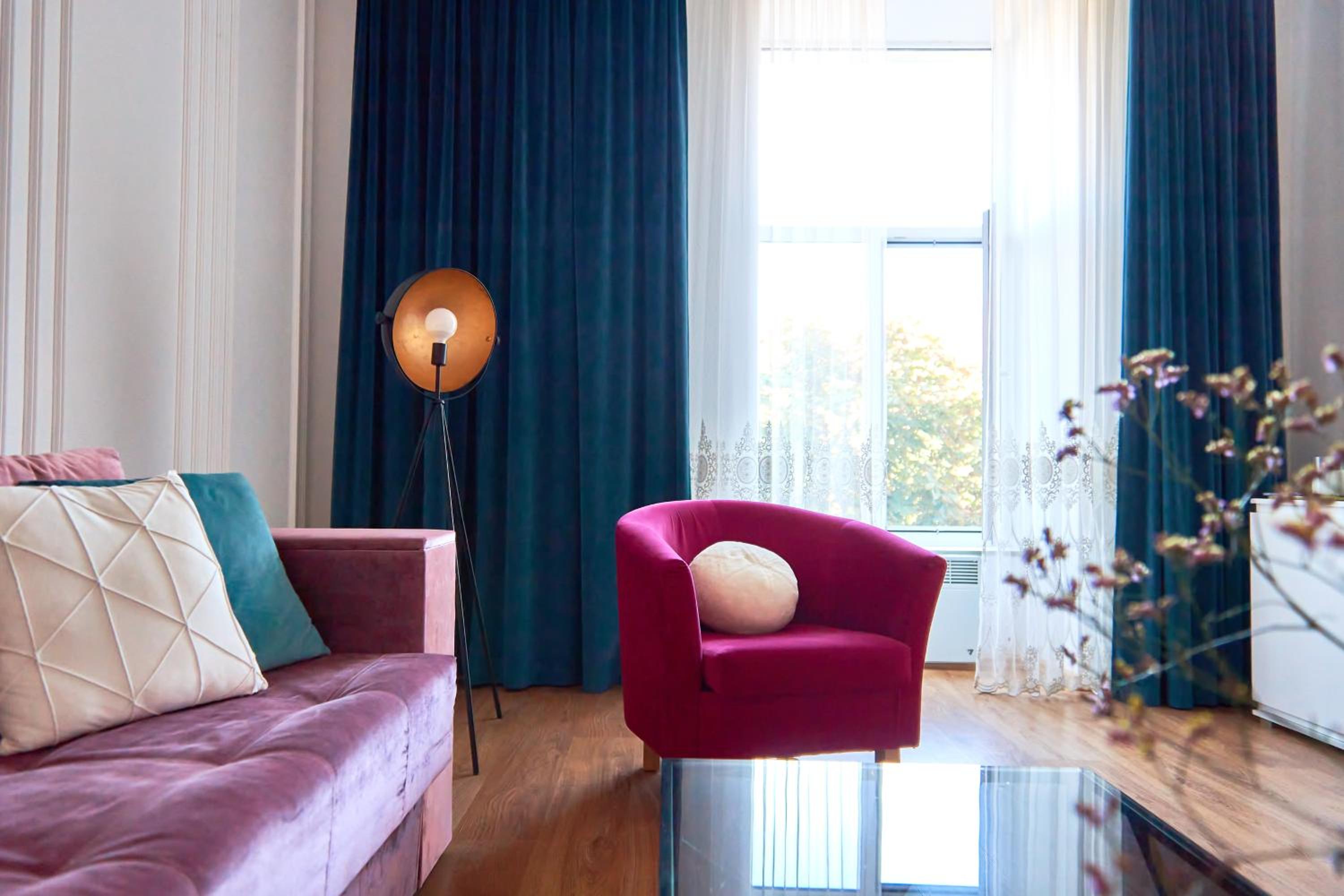 Elegant Lux Apartment in central square view 5