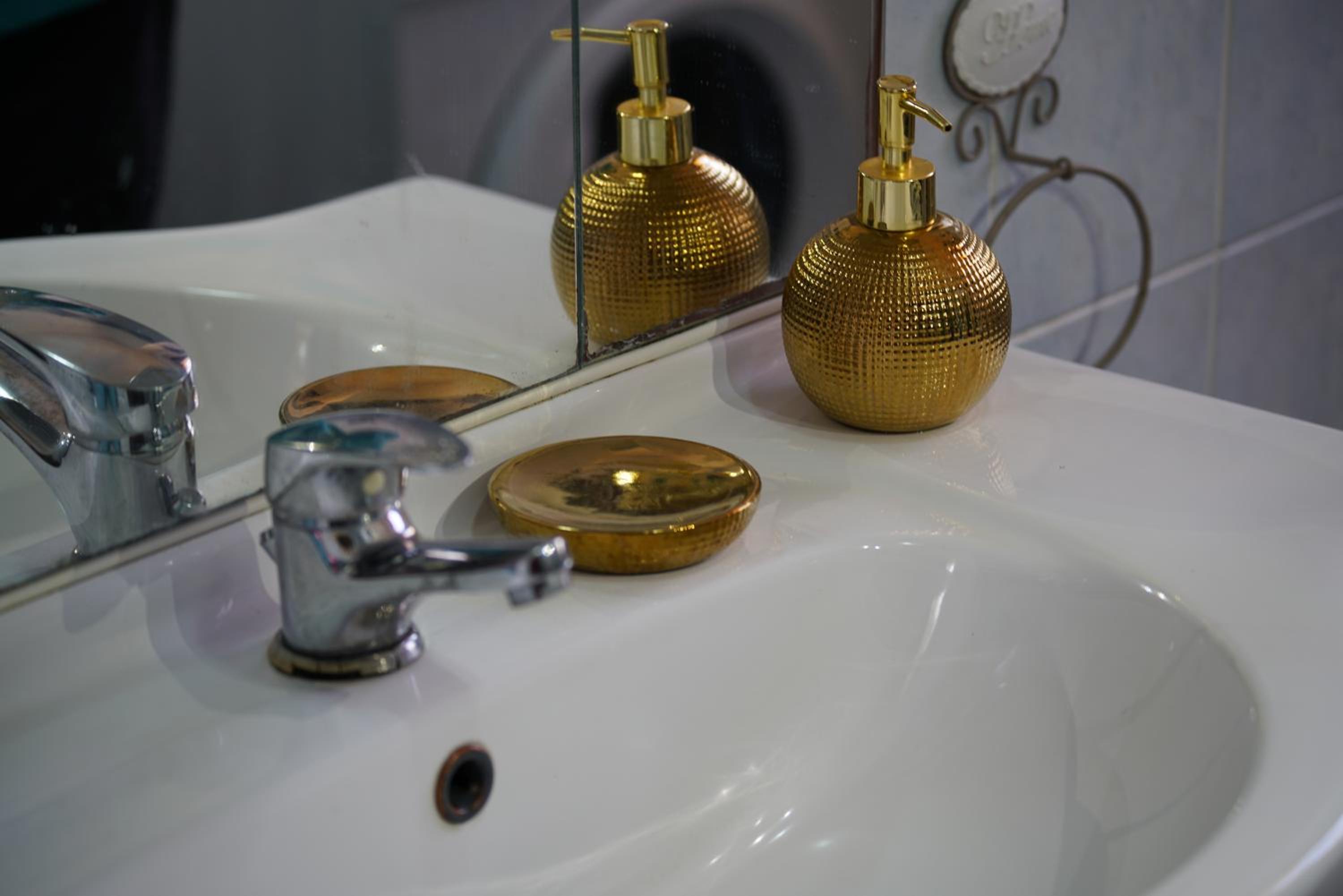 Somma Lombardo Vacations - giardino privato - comodo per Malpensa e Milano - Property Image 1