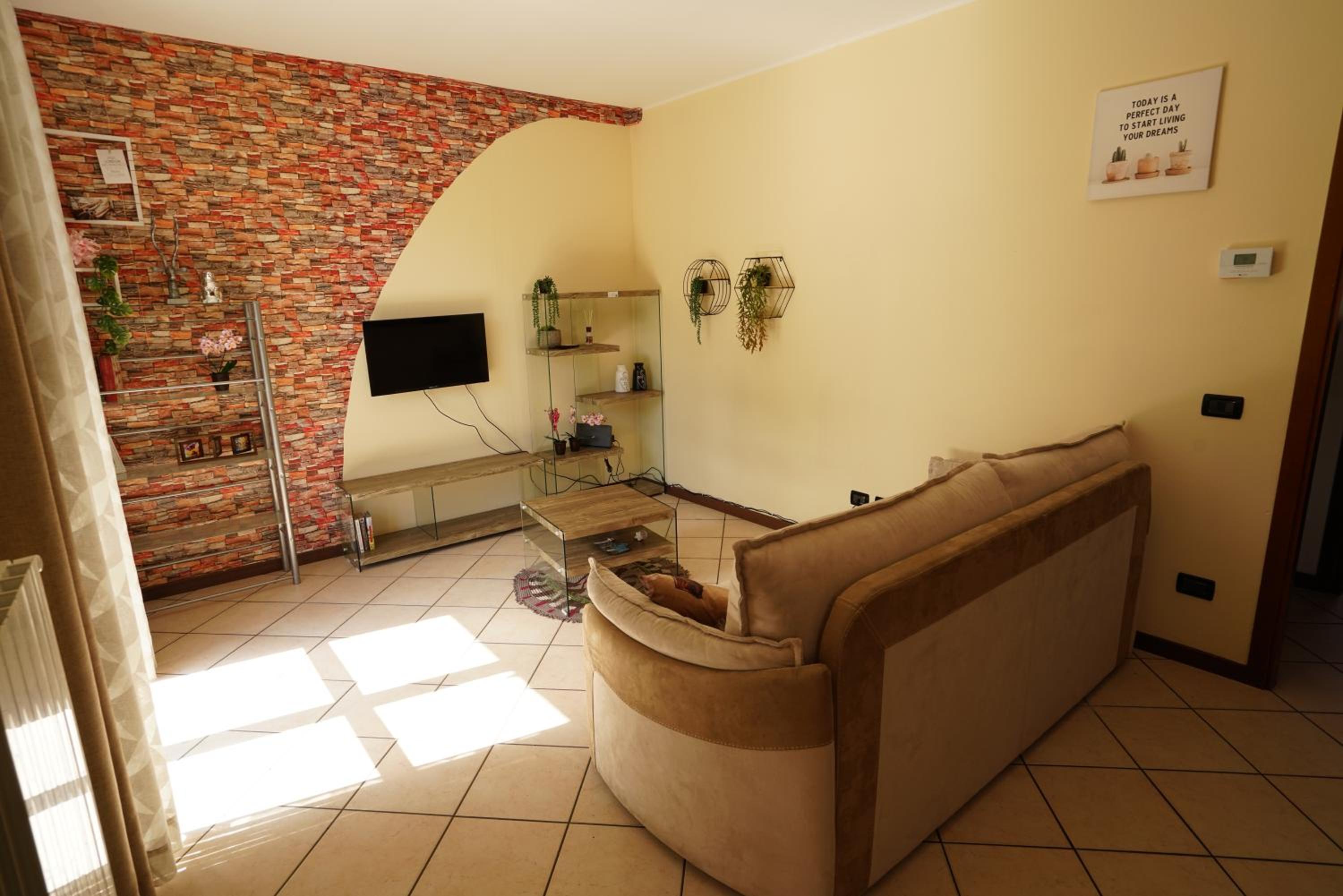 Somma Lombardo Vacations - giardino privato - comodo per Malpensa e Milano - Property Image 21