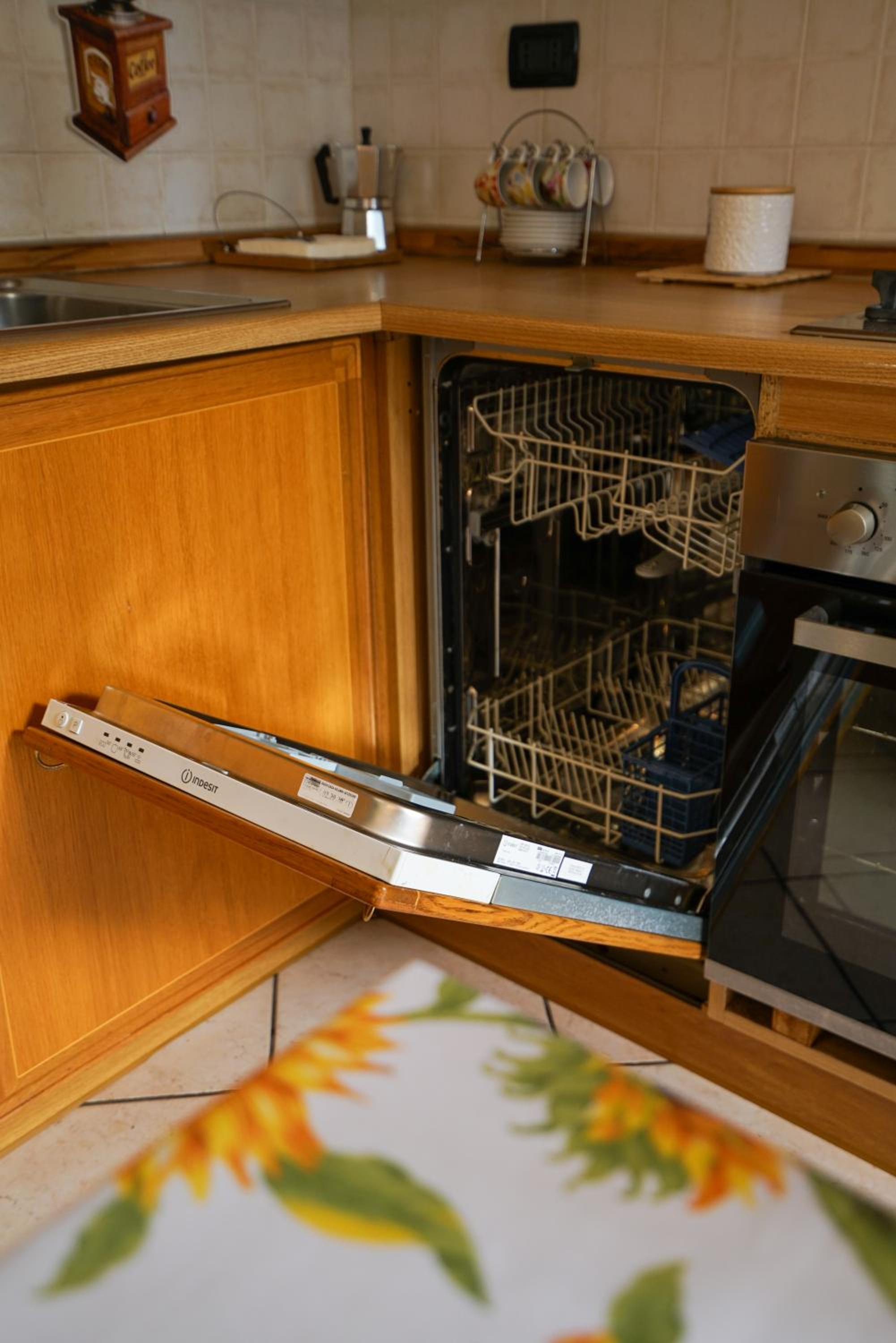 Somma Lombardo Vacations - giardino privato - comodo per Malpensa e Milano - Property Image 4