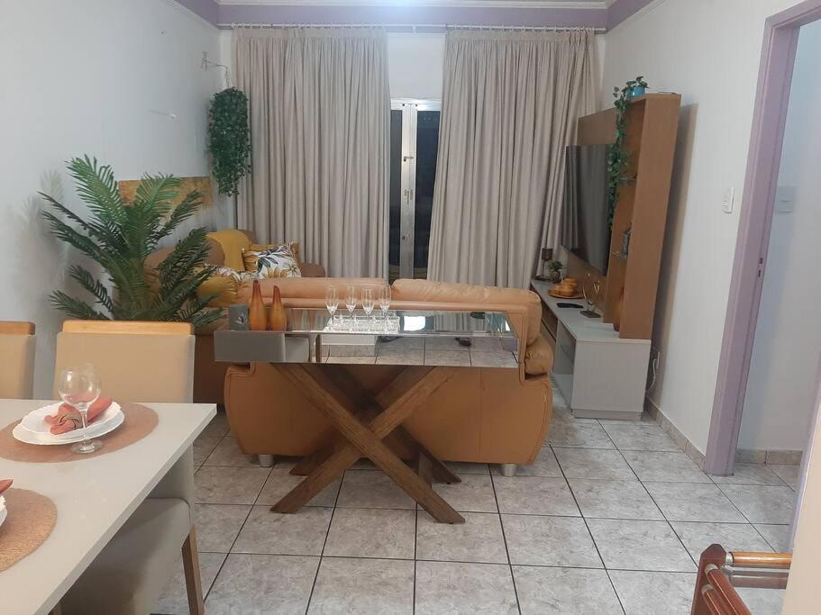 Apto Amplo, confortável, bem localizado, Astúrias