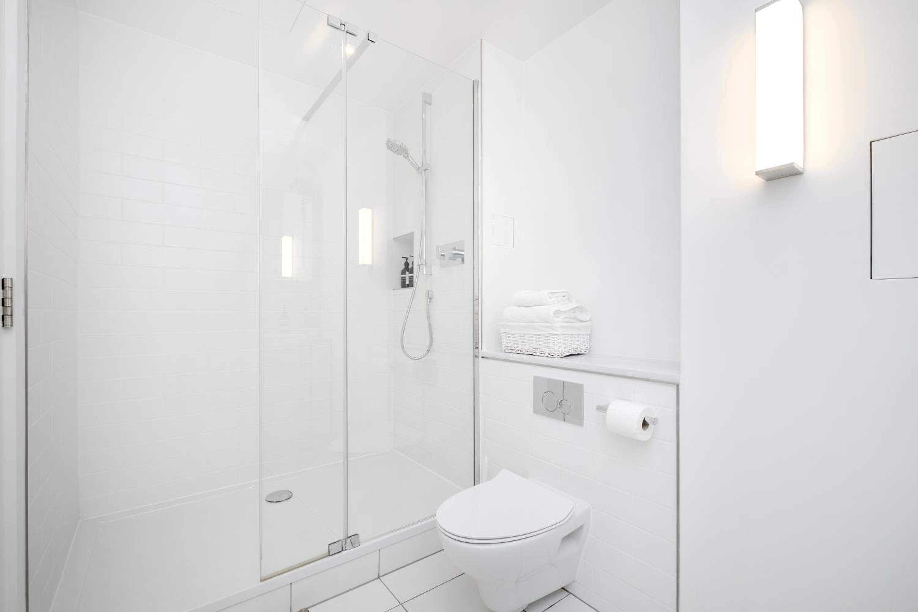 Luxury Central Mayfair Townhouse with A/C 3BR 3BA