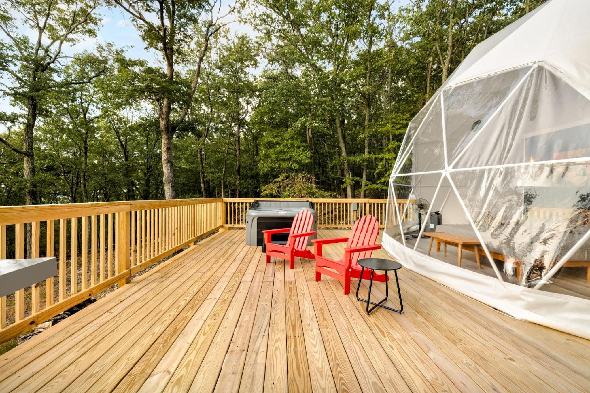 Hotel Luxe Dome W/ Hot Tub, Full Bath & Mountain View!