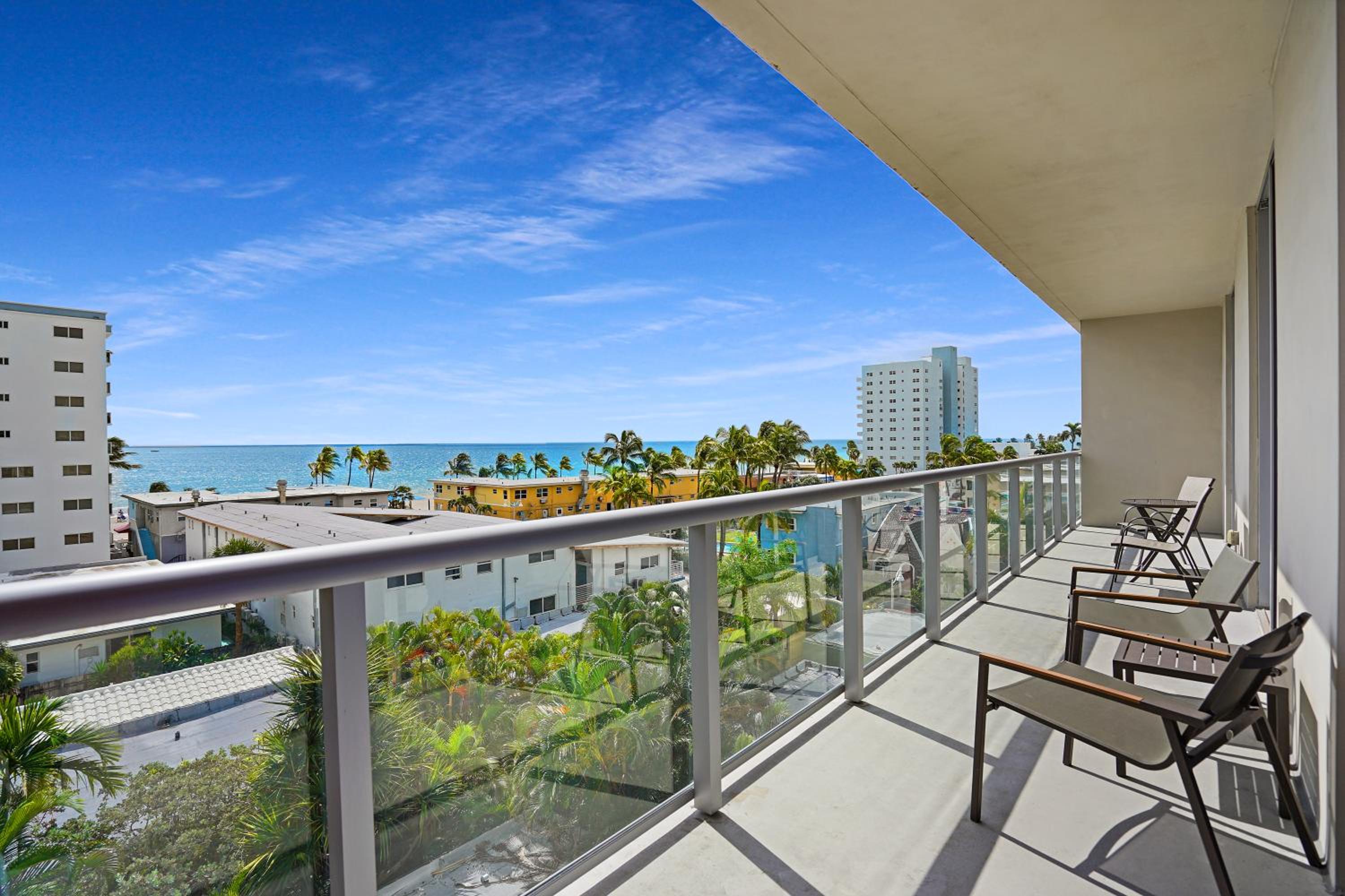 CH Luxury Condos & Studios On The Beach view 4